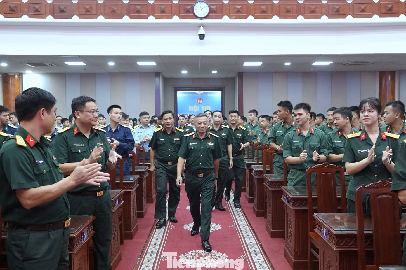 Anh-tin-bai