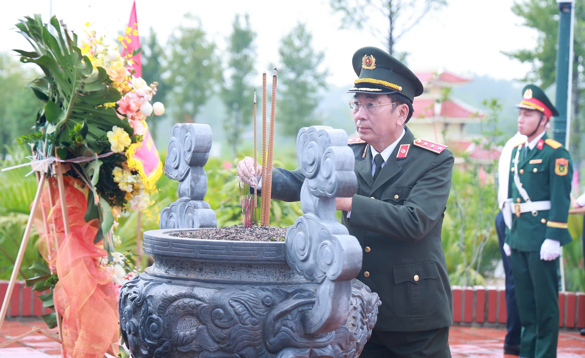 Anh-tin-bai