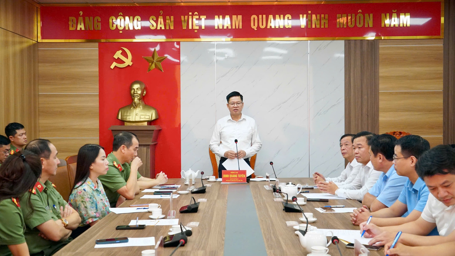 Anh-tin-bai