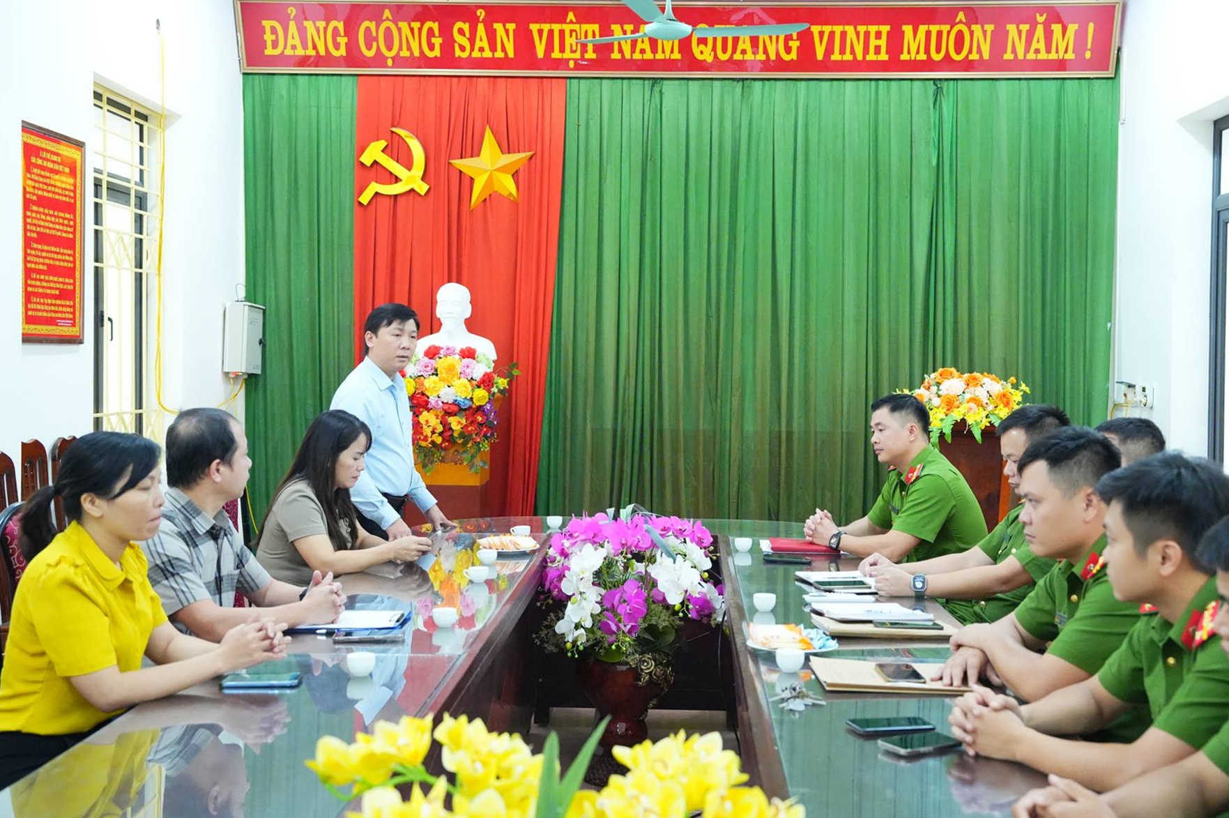 Anh-tin-bai