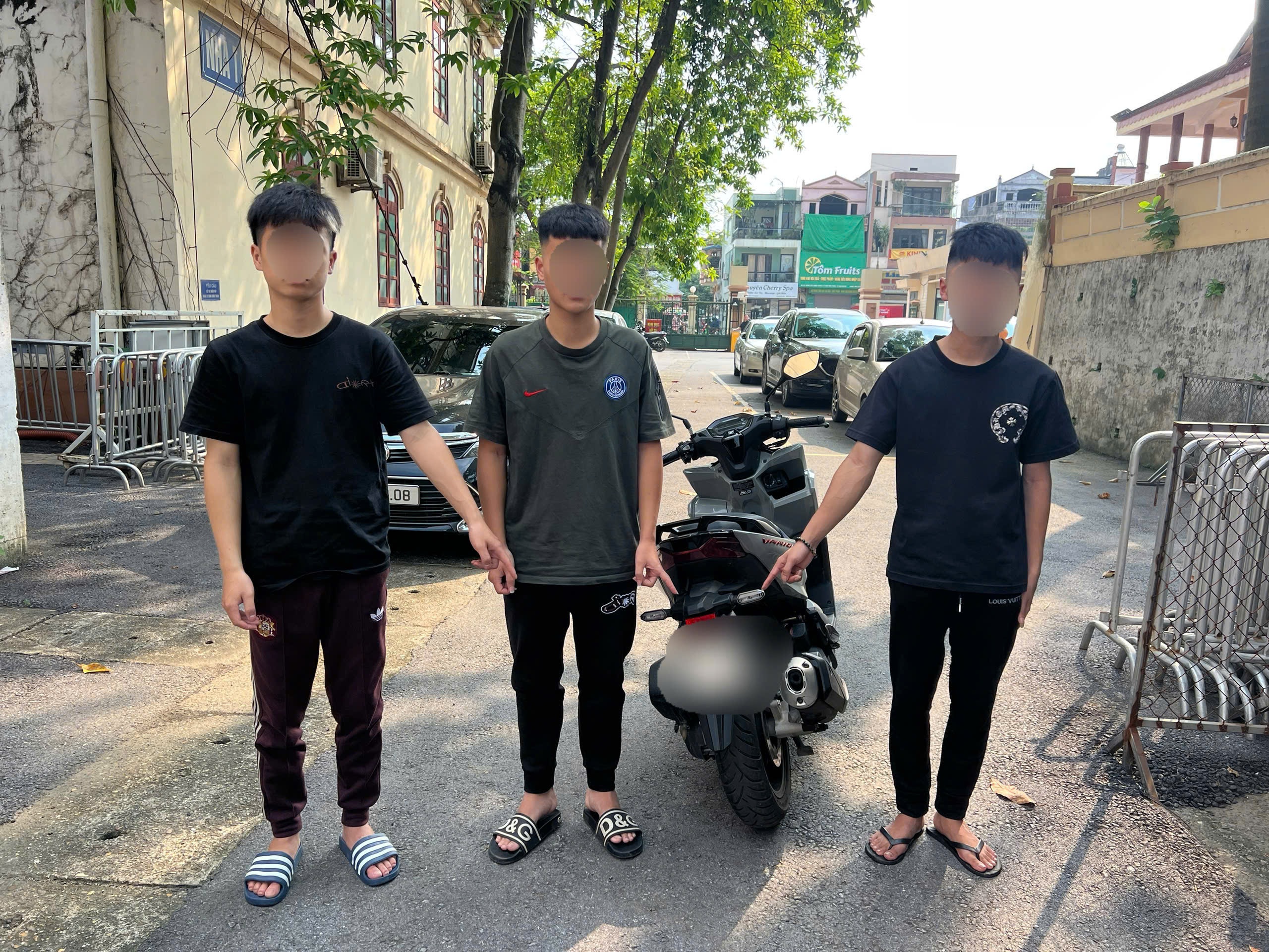 Anh-tin-bai