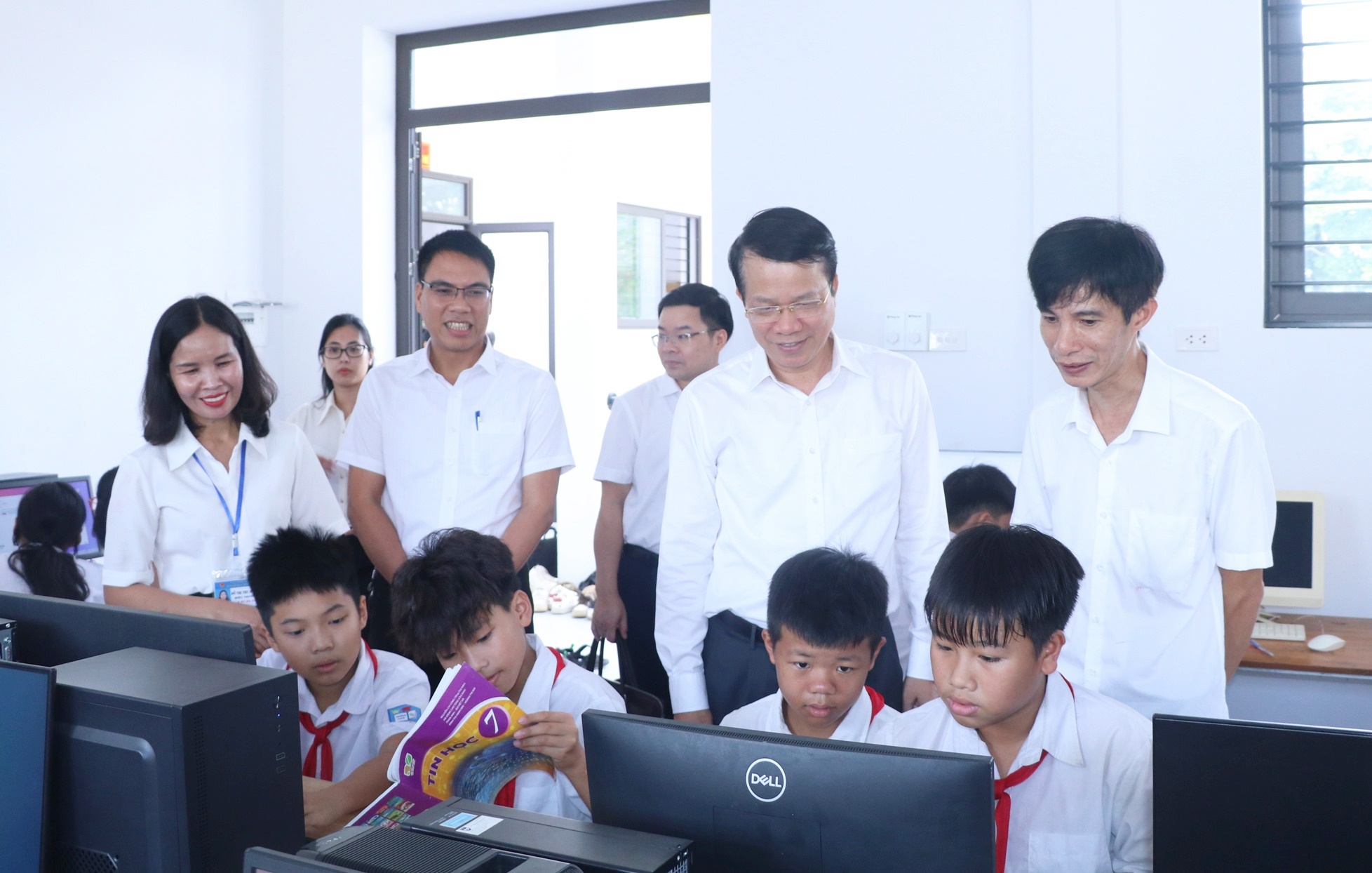 Anh-tin-bai