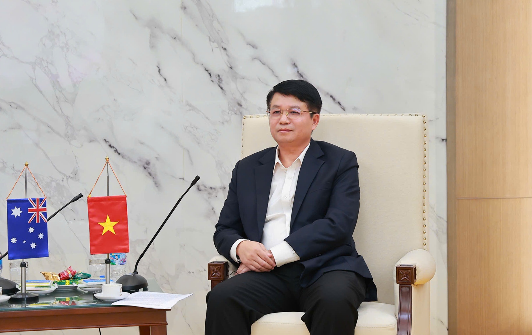 Anh-tin-bai