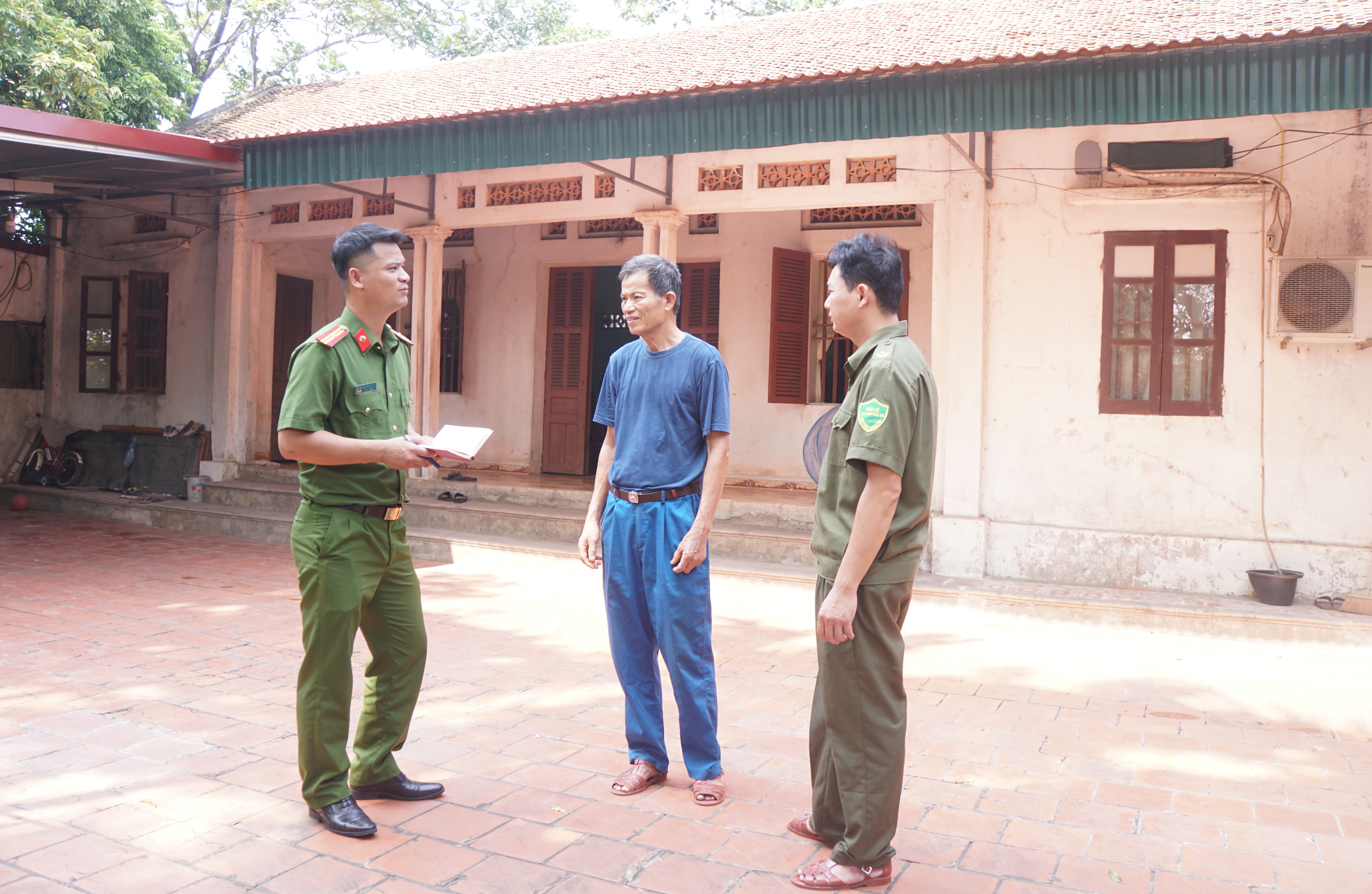 Anh-tin-bai