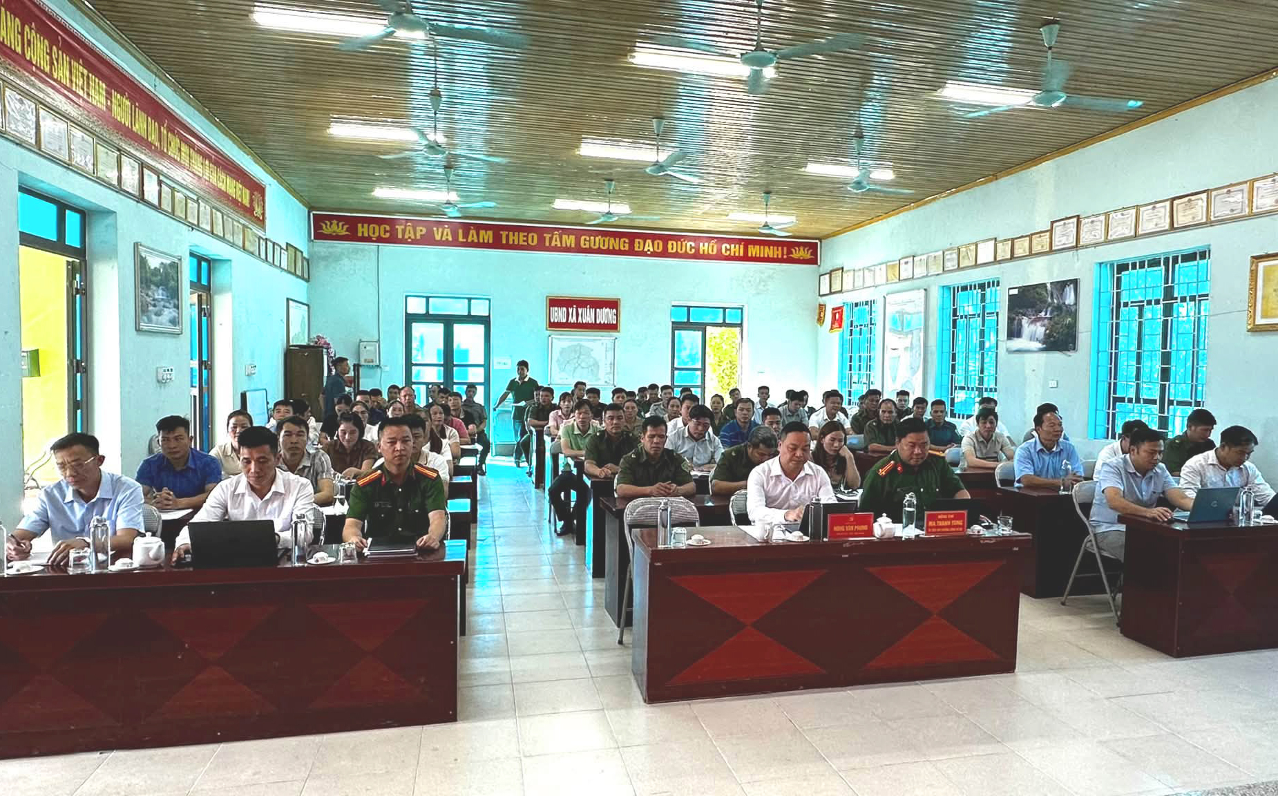 Anh-tin-bai