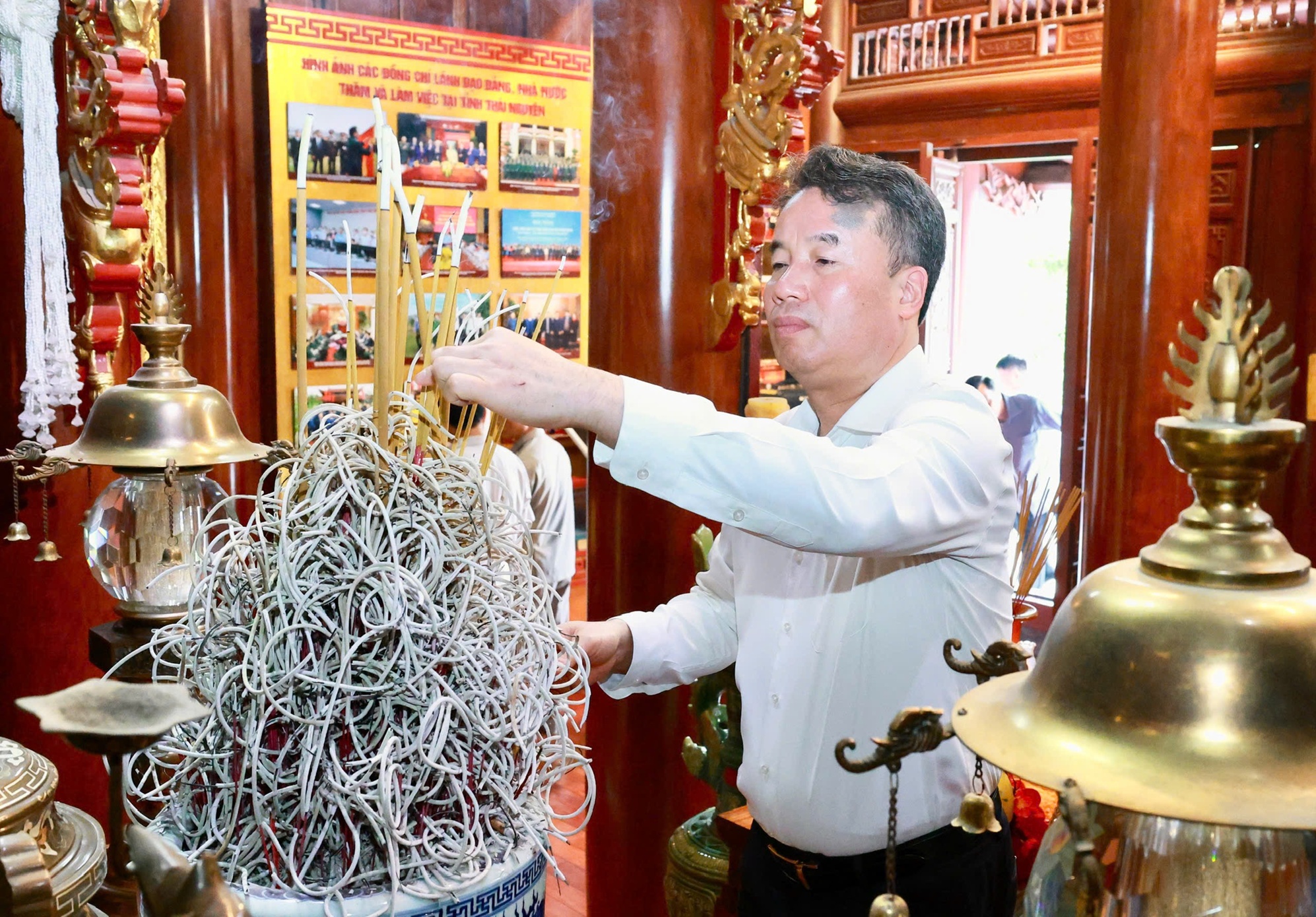 Anh-tin-bai