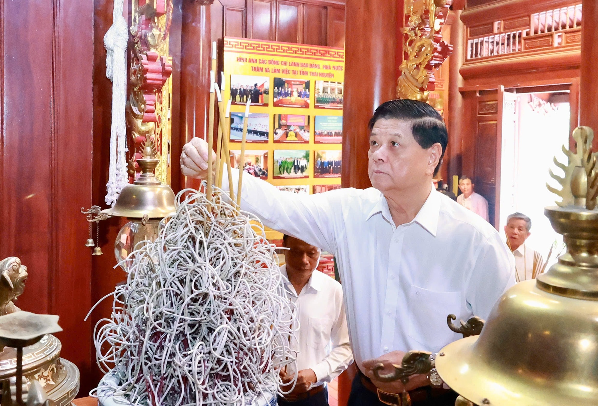 Anh-tin-bai
