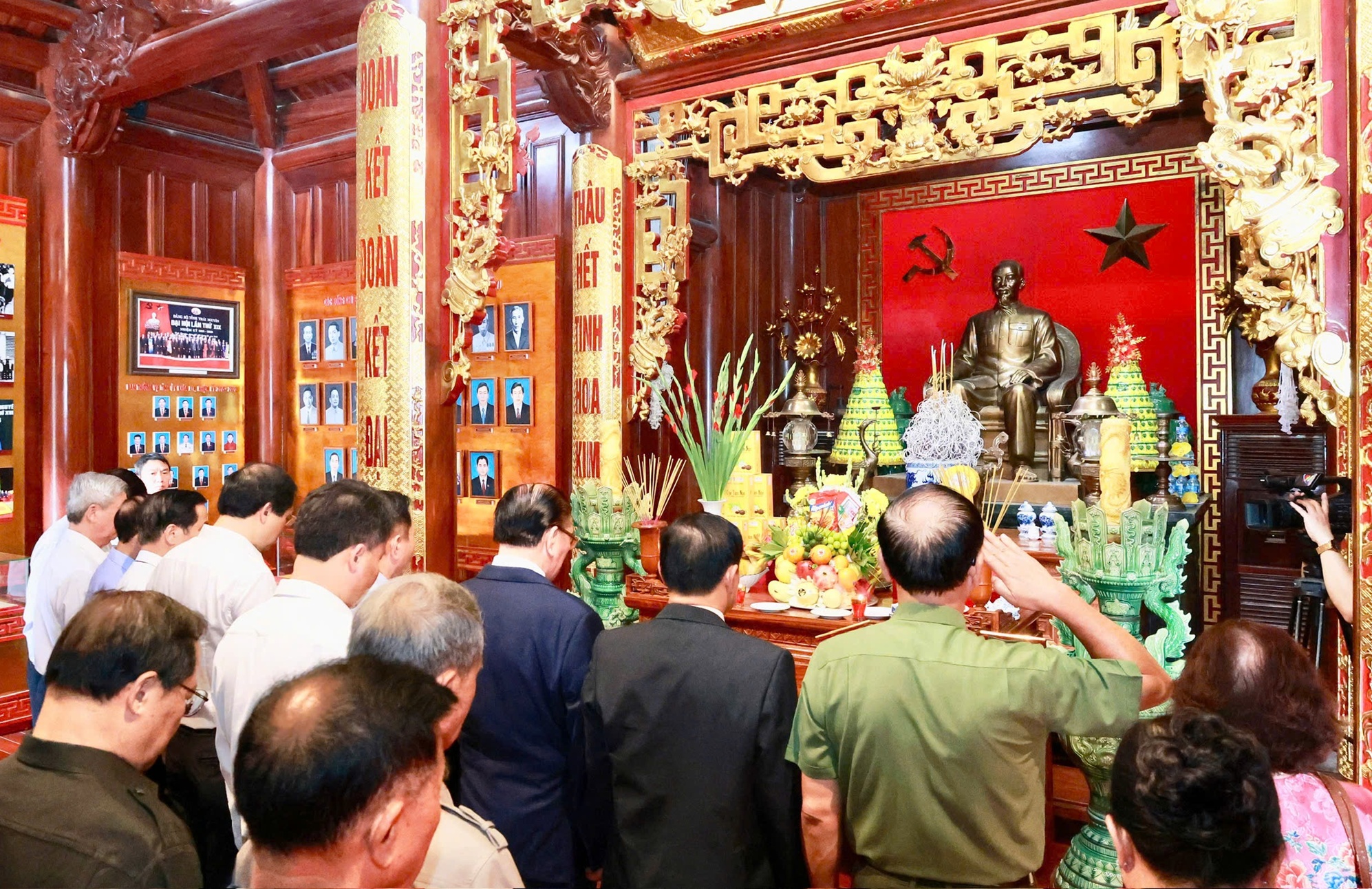 Anh-tin-bai
