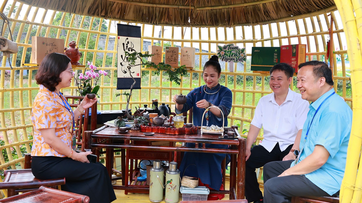 Anh-tin-bai