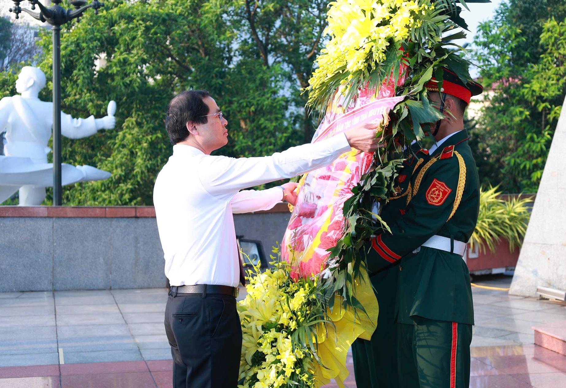 Anh-tin-bai
