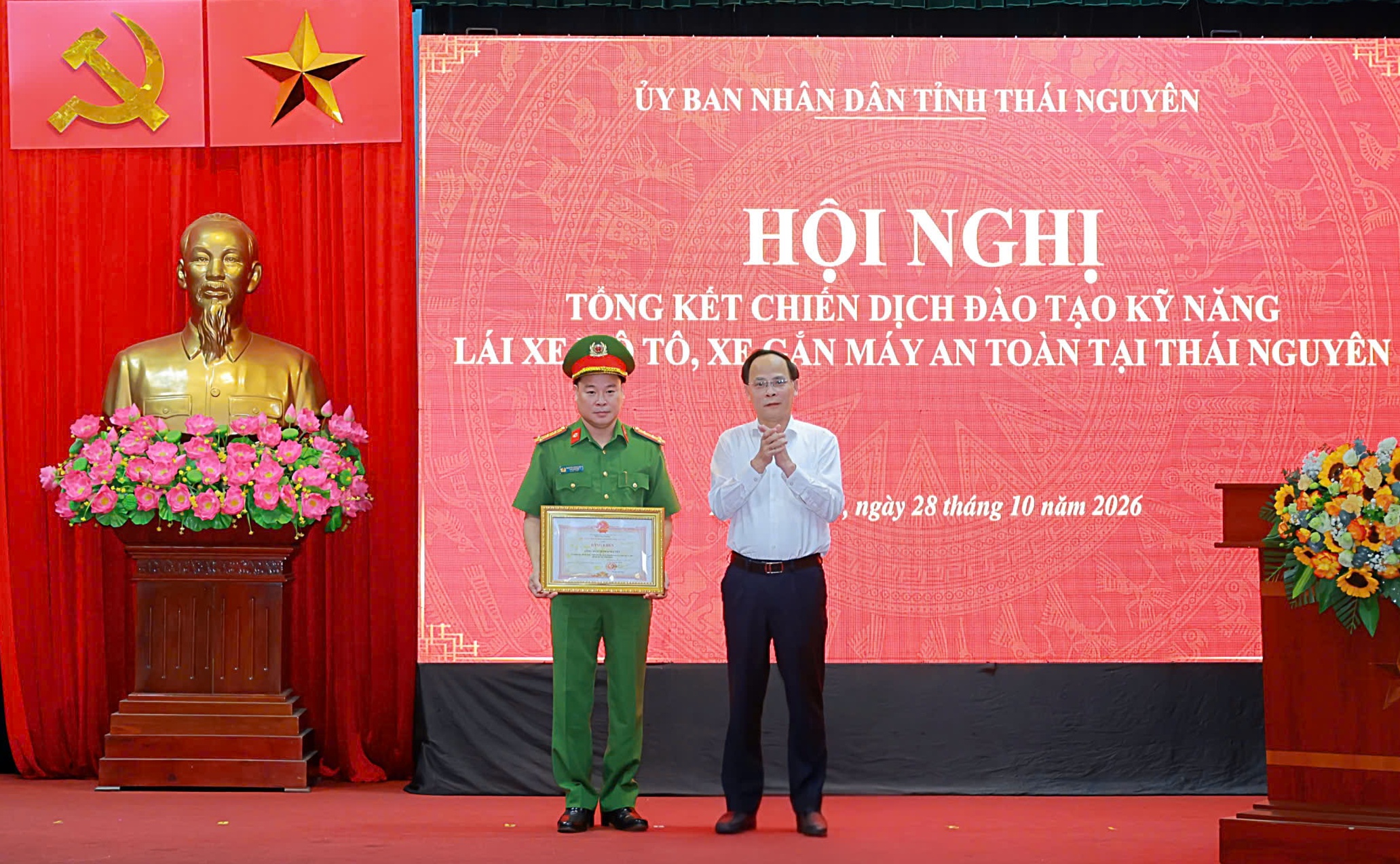 Anh-tin-bai