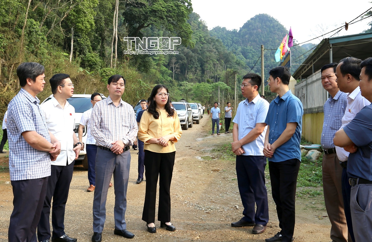 Khảo sát công tác khắc phục hậu quả bão số 11 tại xã Văn Lang và xã Vĩnh Thông