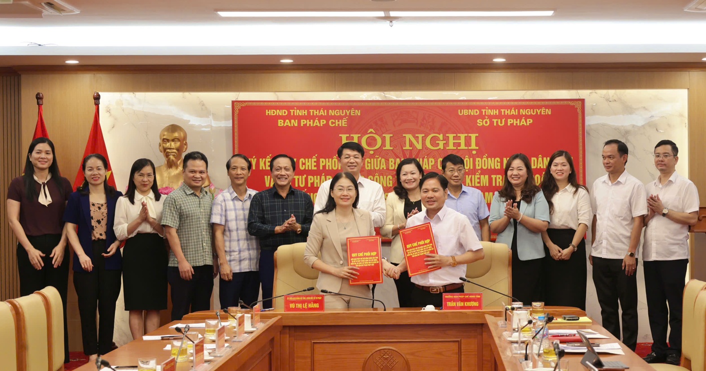Ký kết Quy chế phối hợp trong công tác xây dựng và giám sát văn bản quy phạm pháp luật