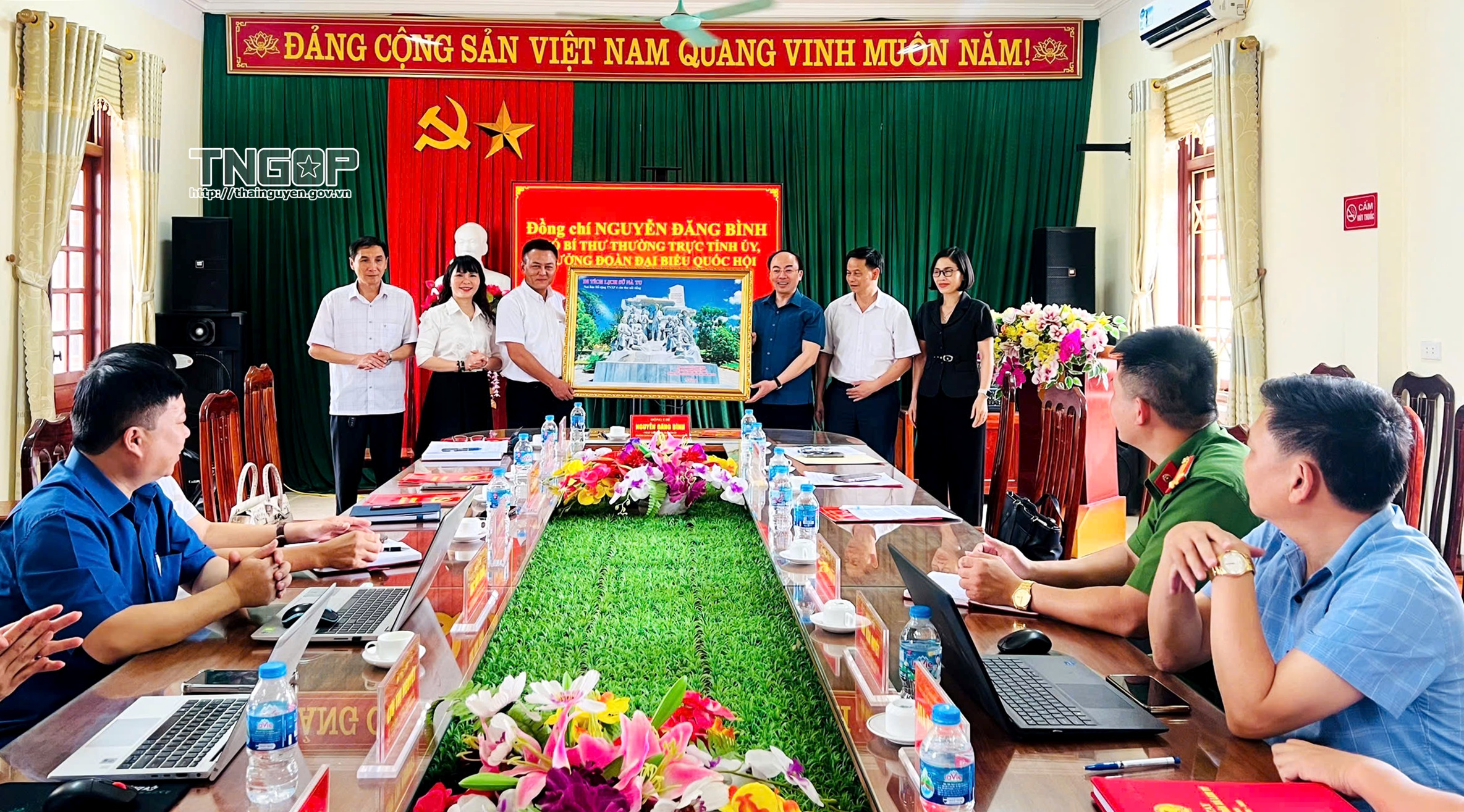 Đồng chí Phó Bí thư Thường trực Tỉnh ủy, Trưởng Đoàn đại biểu Quốc hội tỉnh thăm và làm việc tại xã Lam Vỹ