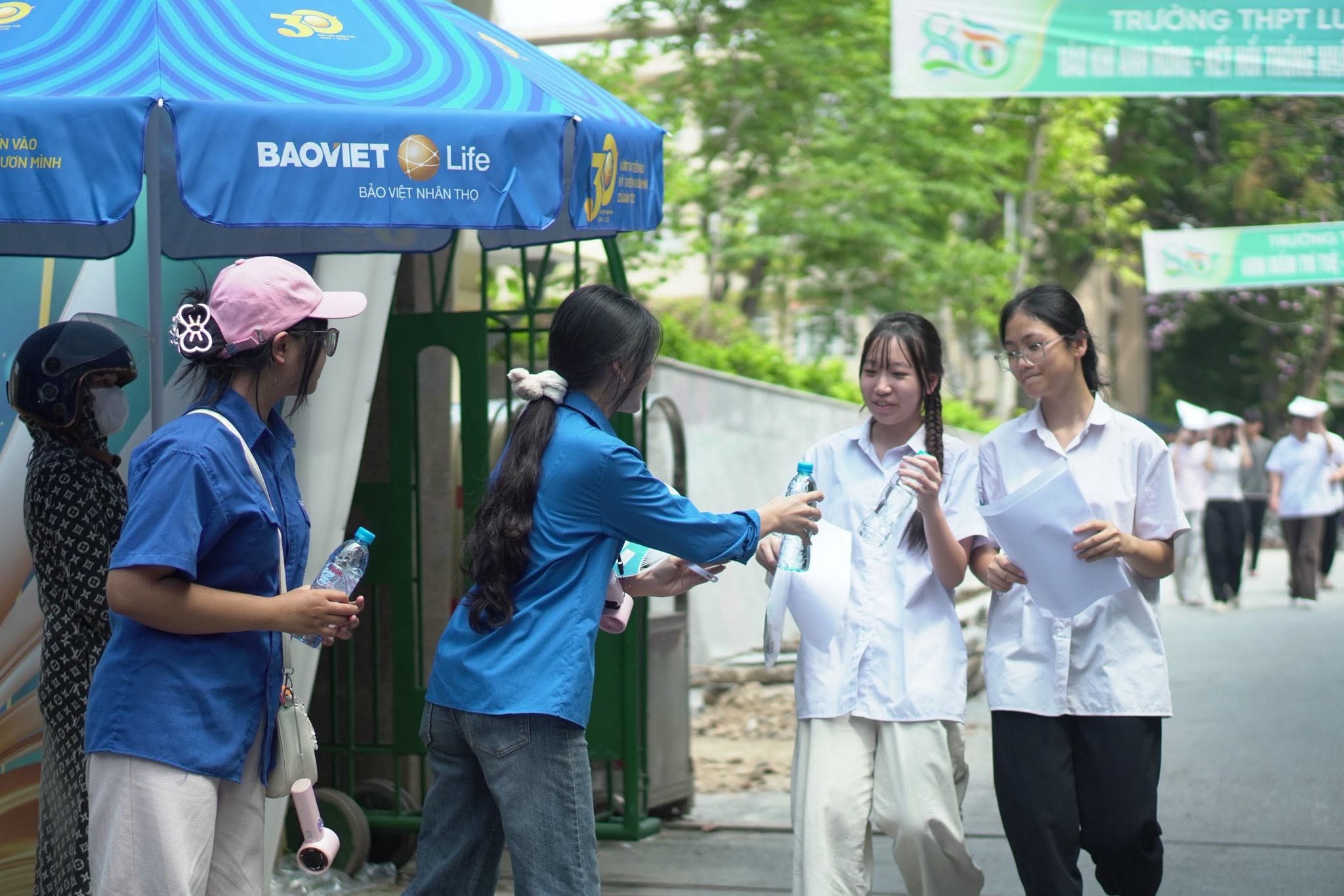 Công bố điểm chuẩn trúng tuyển vào lớp 10 các trường THPT năm học 2026 - 2027