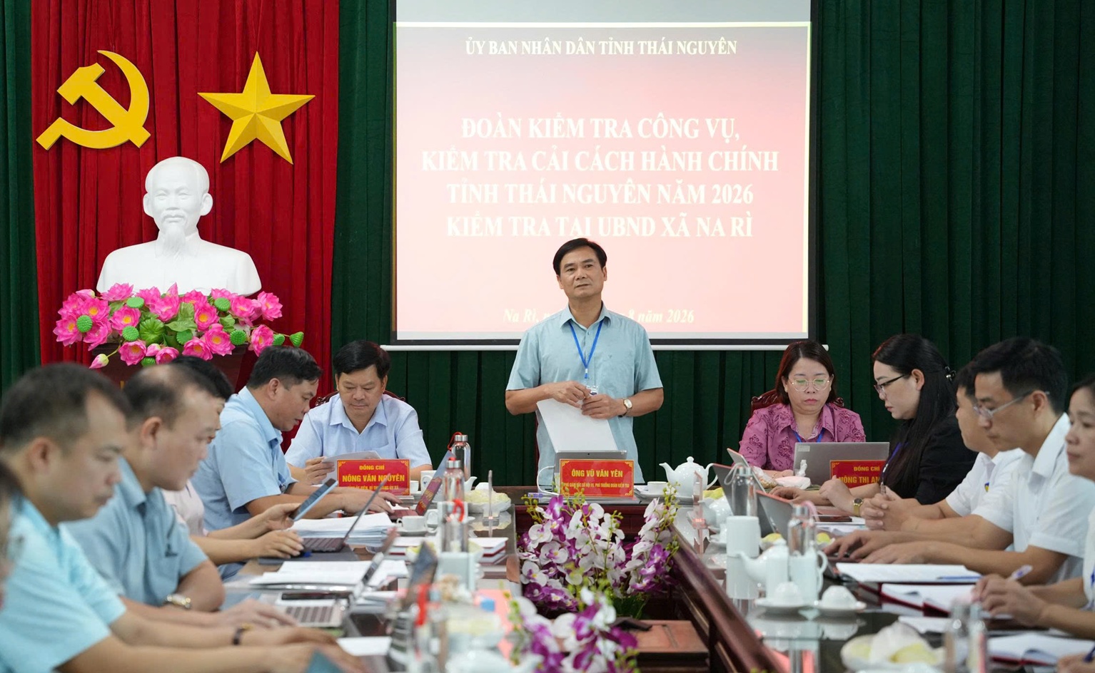 Kiểm tra công vụ, cải cách hành chính tại xã Na Rì