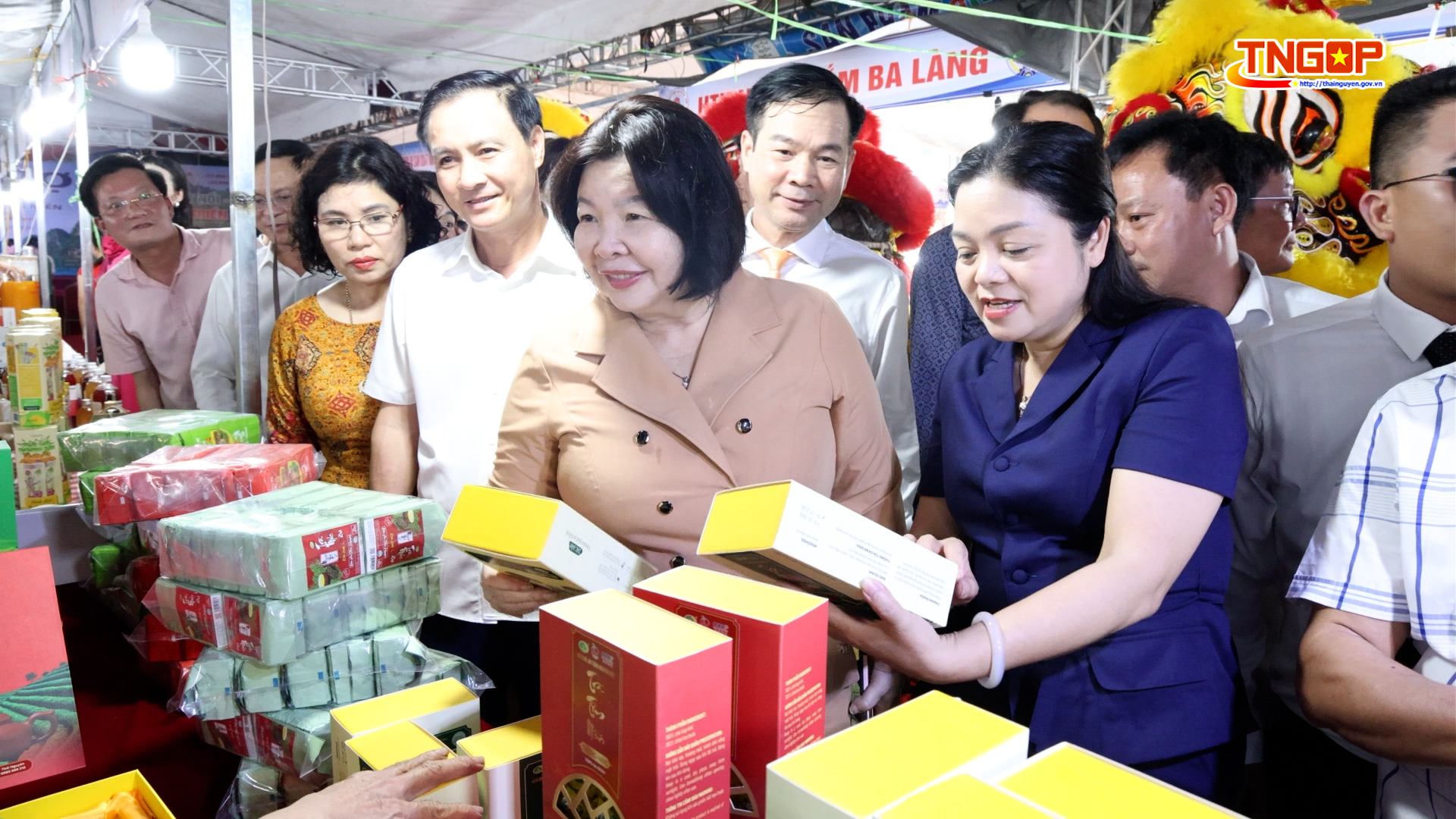 Khai mạc phiên chợ trưng bày, giới thiệu sản phẩm OCOP và ẩm thực vùng miền năm 2026