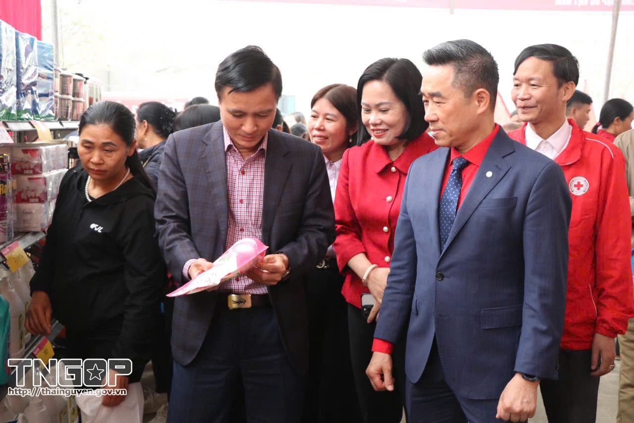 Chương trình “Tết nhân ái - Tết vì đồng bào vùng lũ” Xuân Bính Ngọ năm 2026 tại Tân Khánh