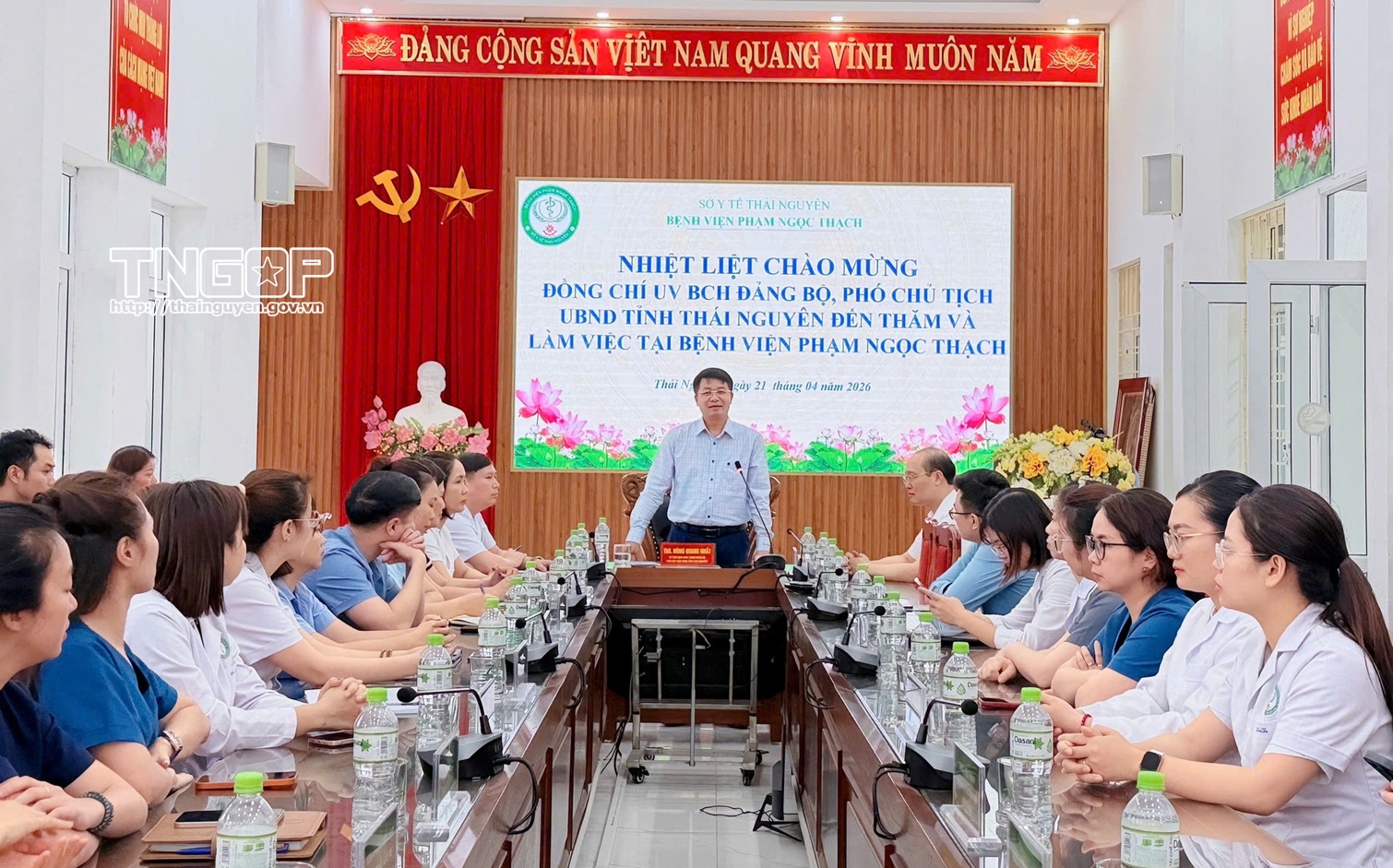 Đồng chí Phó Chủ tịch UBND tỉnh Nông Quang Nhất thăm và làm việc tại Bệnh viện Phạm Ngọc Thạch