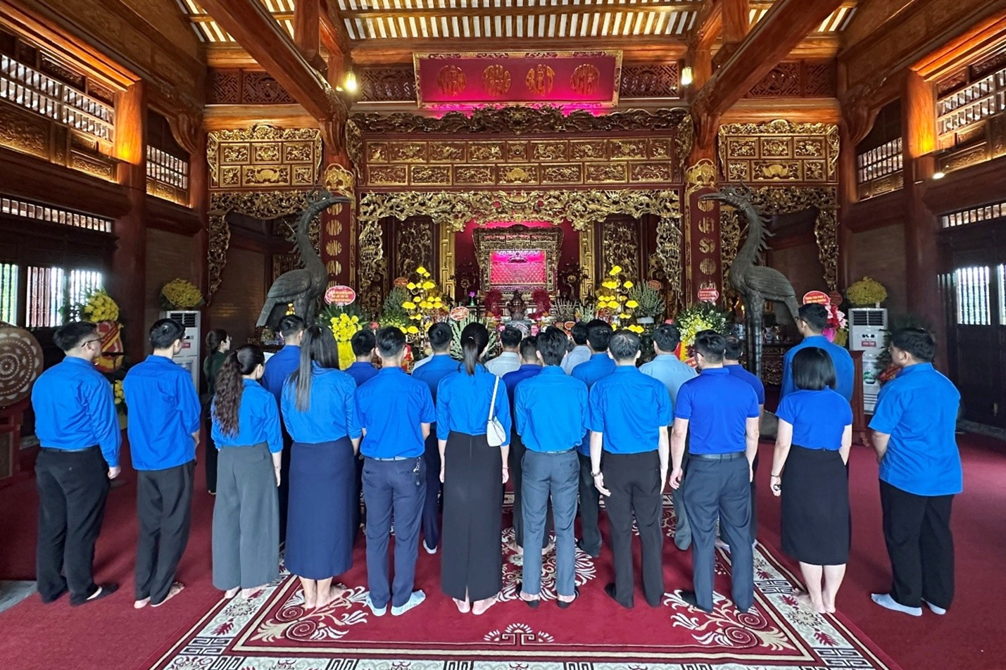 Đoàn Trung tâm Phát triển quỹ đất tỉnh: Dâng hương tưởng niệm các Anh hùng liệt sĩ và tri ân gia đình chính sách