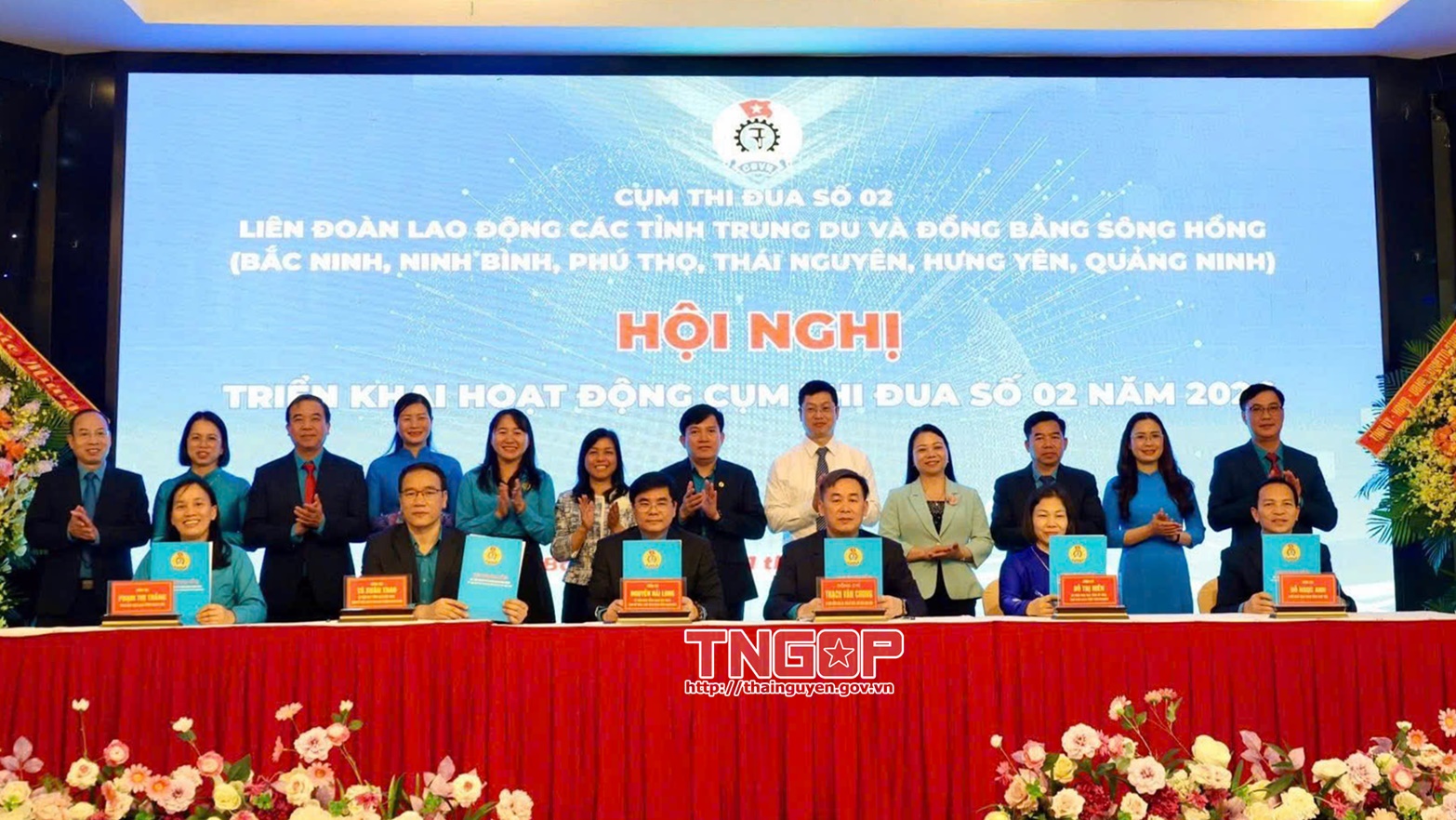 Đẩy mạnh phong trào thi đua, chăm lo hiệu quả đời sống người lao động