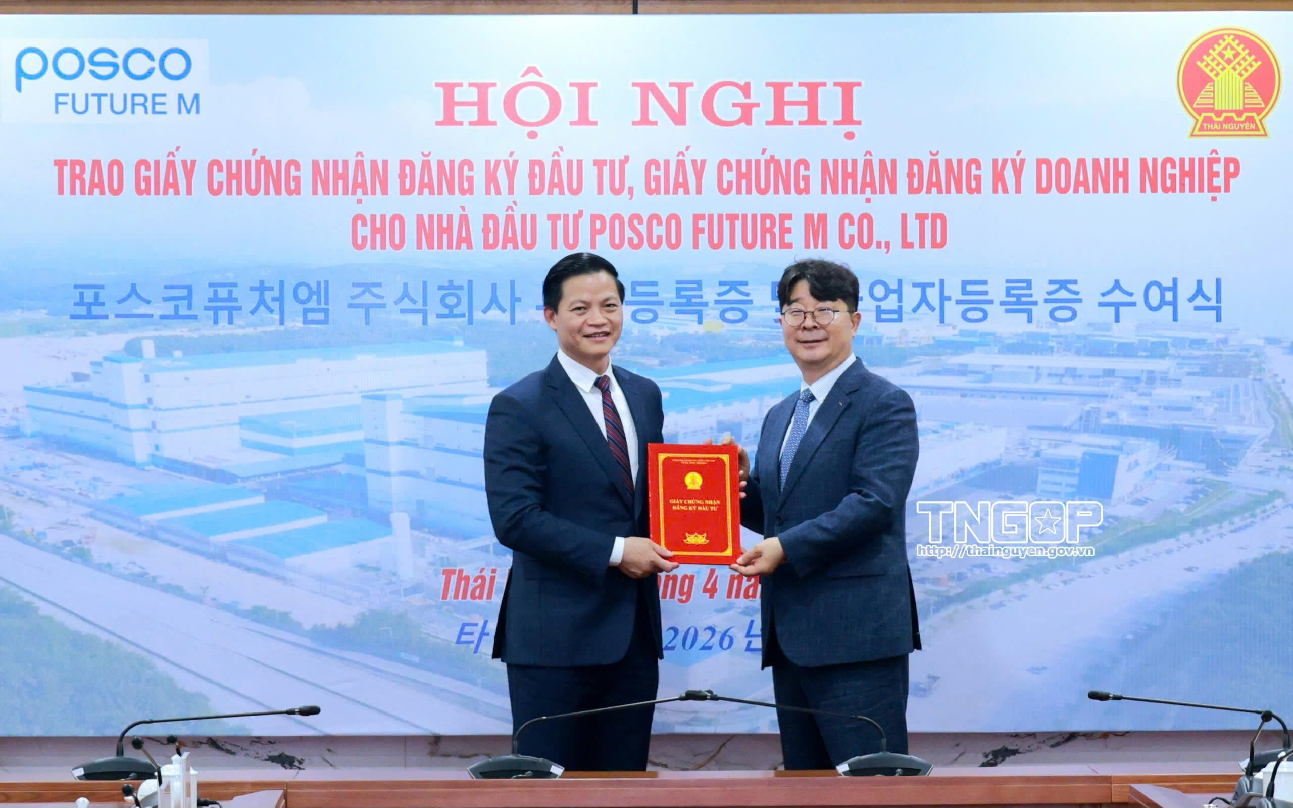 Trao Giấy chứng nhận đăng ký đầu tư, Giấy chứng nhận đăng ký doanh nghiệp cho nhà đầu tư Posco Future M Co., LTD (Hàn Quốc)