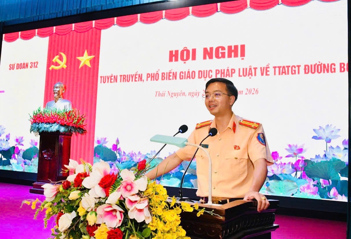 Tuyên truyền an toàn giao thông cho gần 300 cán bộ, chiến sĩ, công nhân viên Sư đoàn 312, Quân đoàn 12