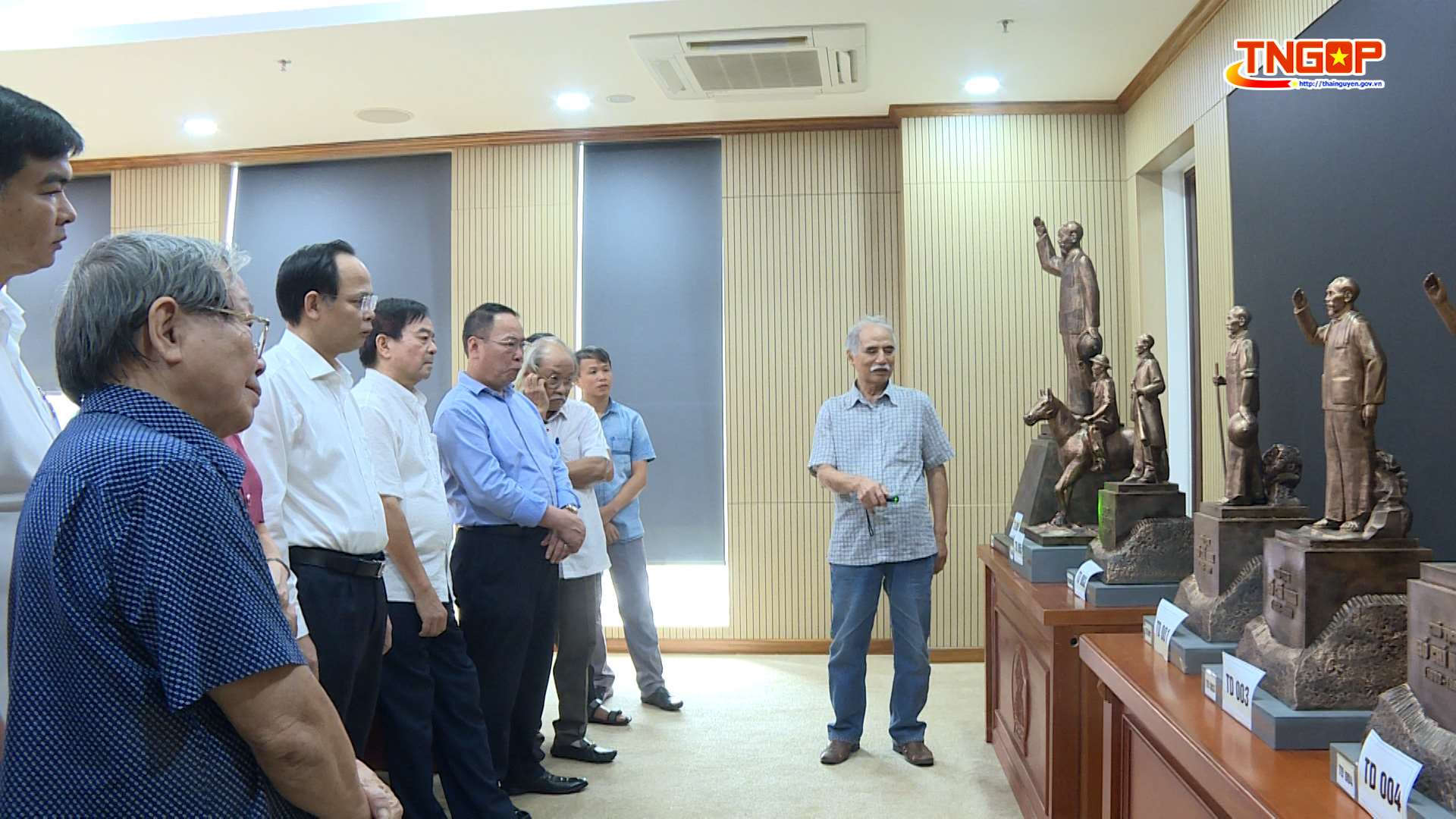 Hội đồng nghệ thuật thống nhất lựa chọn mẫu phác thảo Tượng đài Chủ tịch Hồ Chí Minh tại ATK Định Hóa