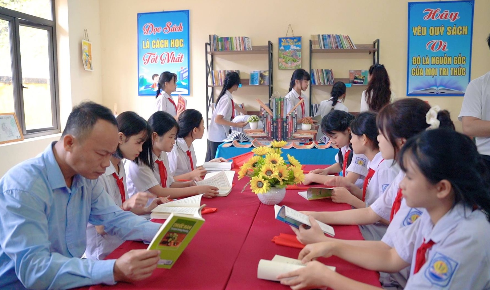 Ra mắt Thư viện và Trung tâm chăm sóc sức khỏe cộng đồng tại nhiều địa phương