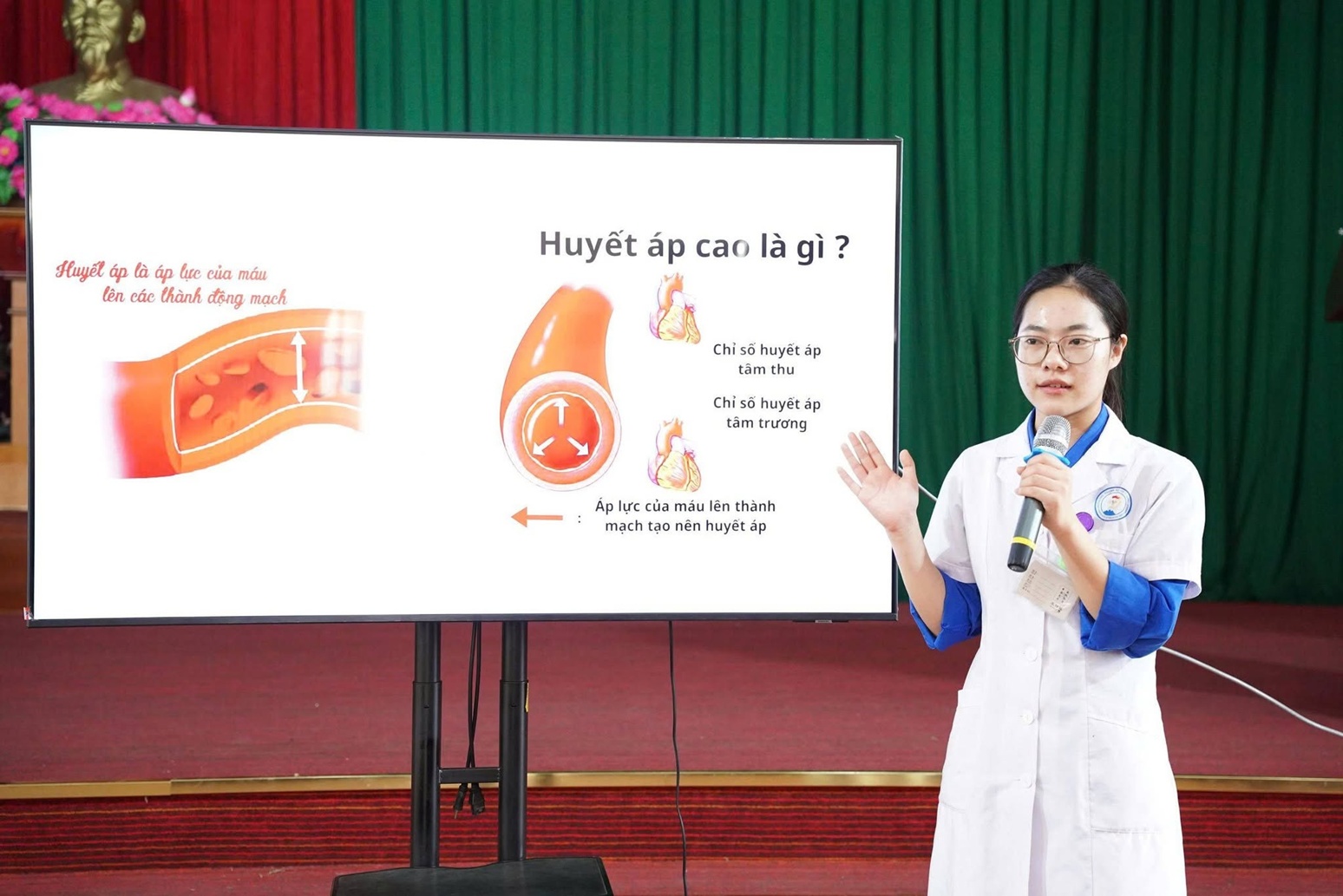 Truyền thông, khám sàng lọc và tư vấn chăm sóc sức khỏe miễn phí cho người cao tuổi xã Võ Nhai