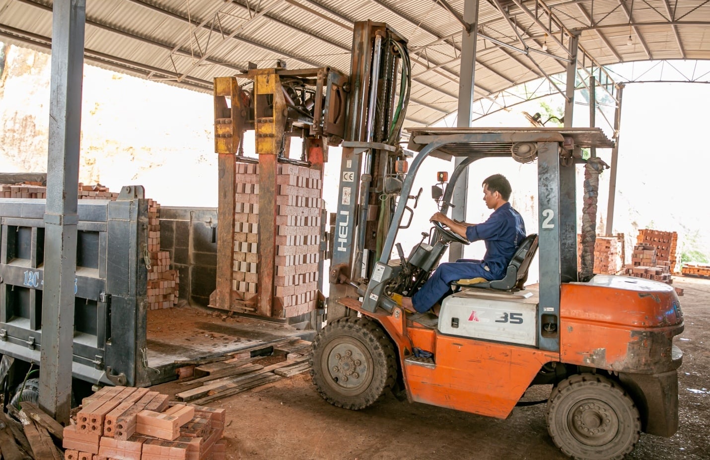 Tăng cường công tác quản lý, bình ổn giá vật liệu xây dựng