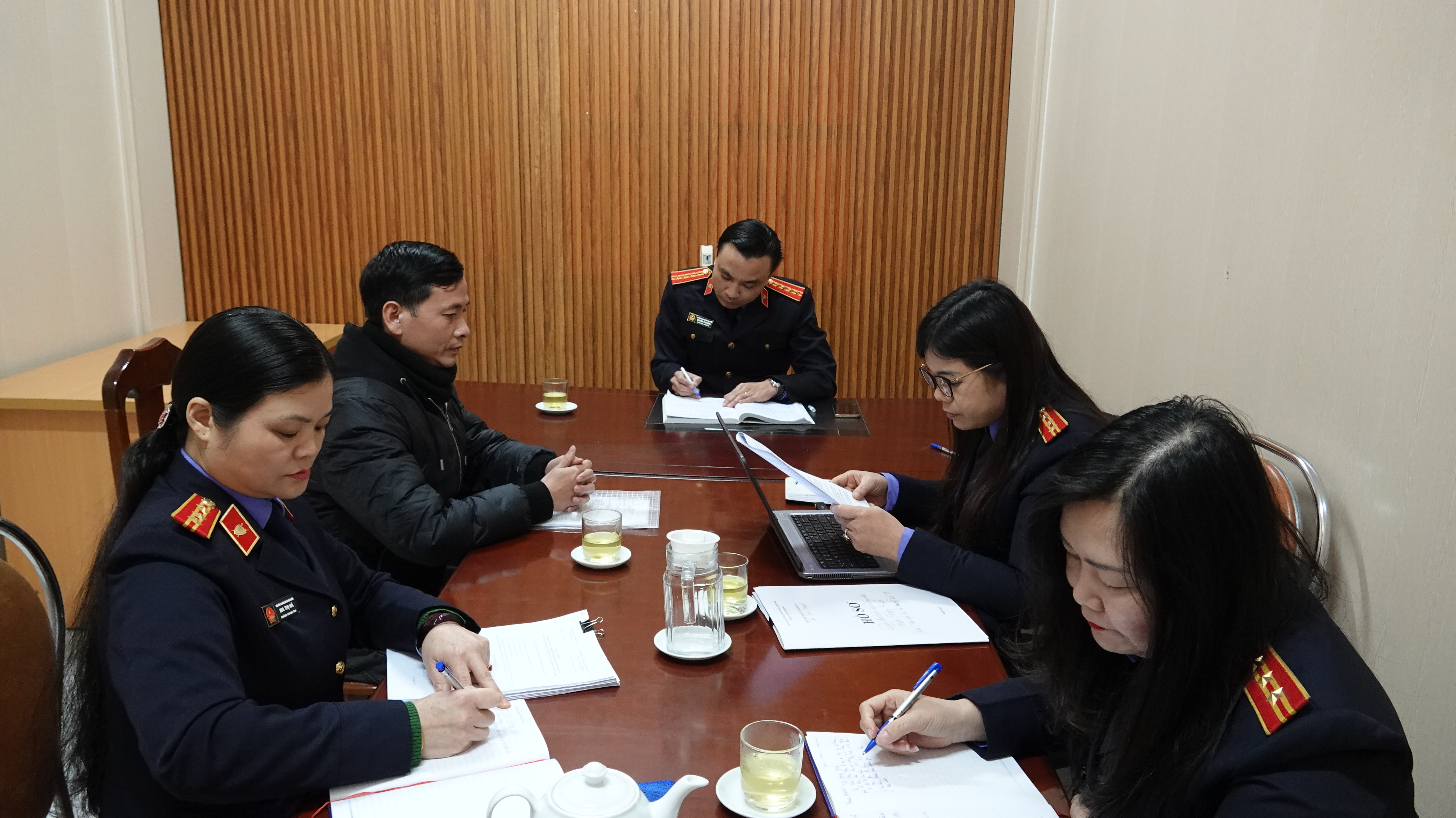 Lãnh đạo VKSND tỉnh Thái Nguyên tiếp công dân