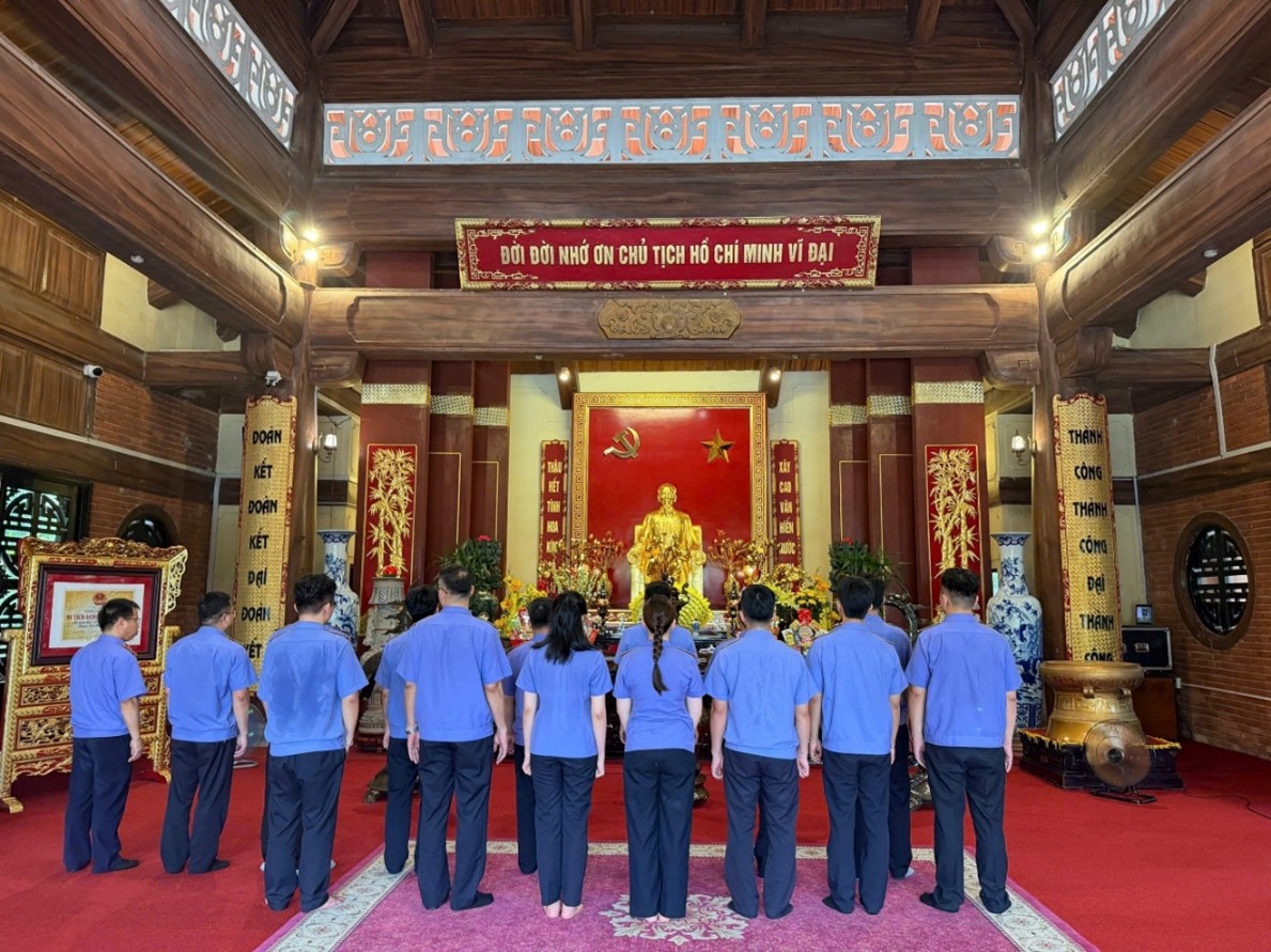 Anh-tin-bai
