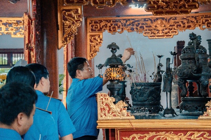 Anh-tin-bai