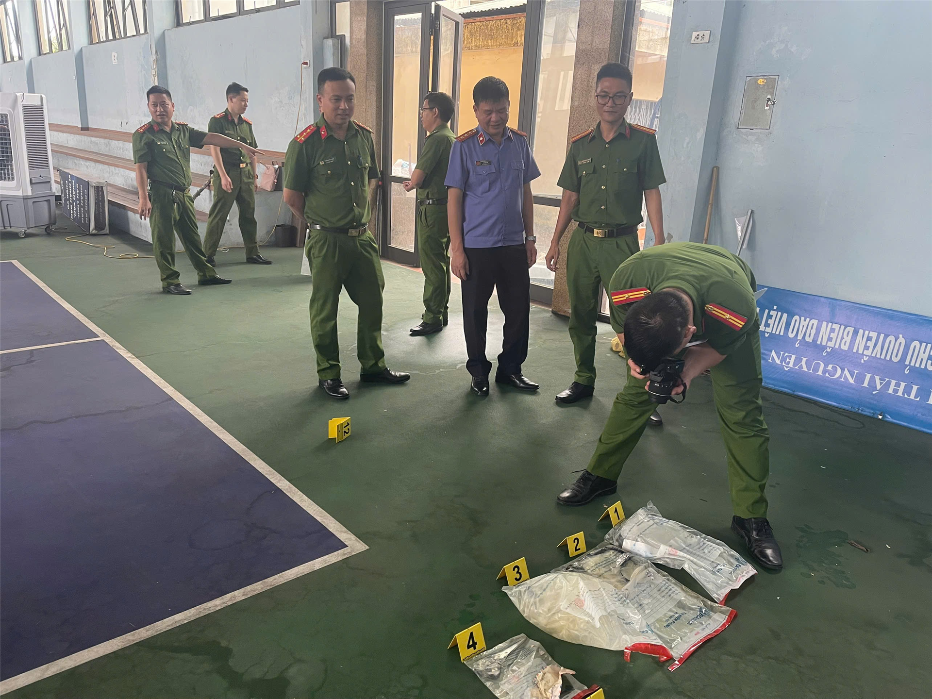 Anh-tin-bai