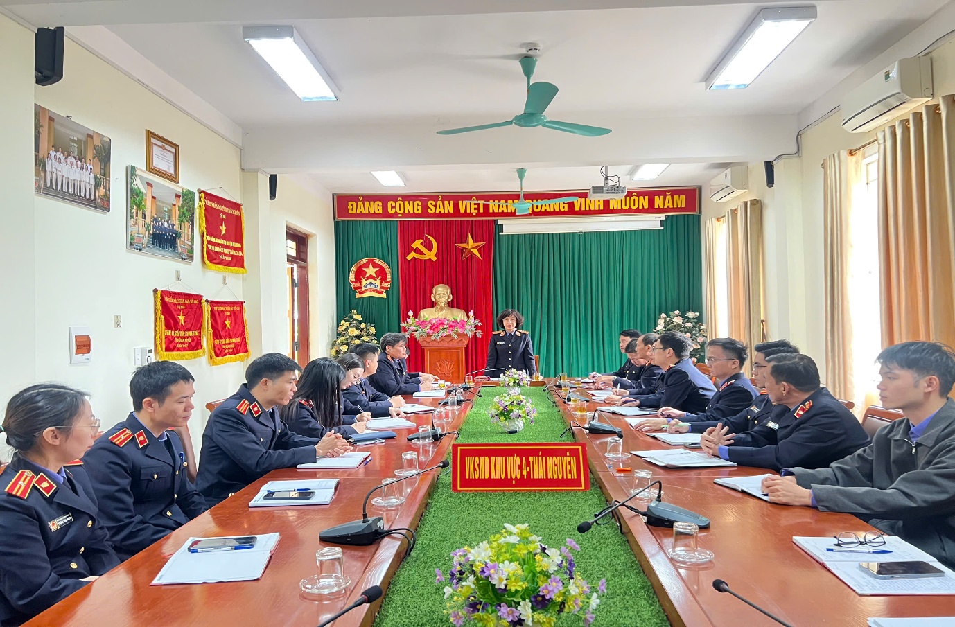 Viện trưởng VKSND tỉnh Thái Nguyên  đến thăm và làm việc tại VKSND khu vực 4 