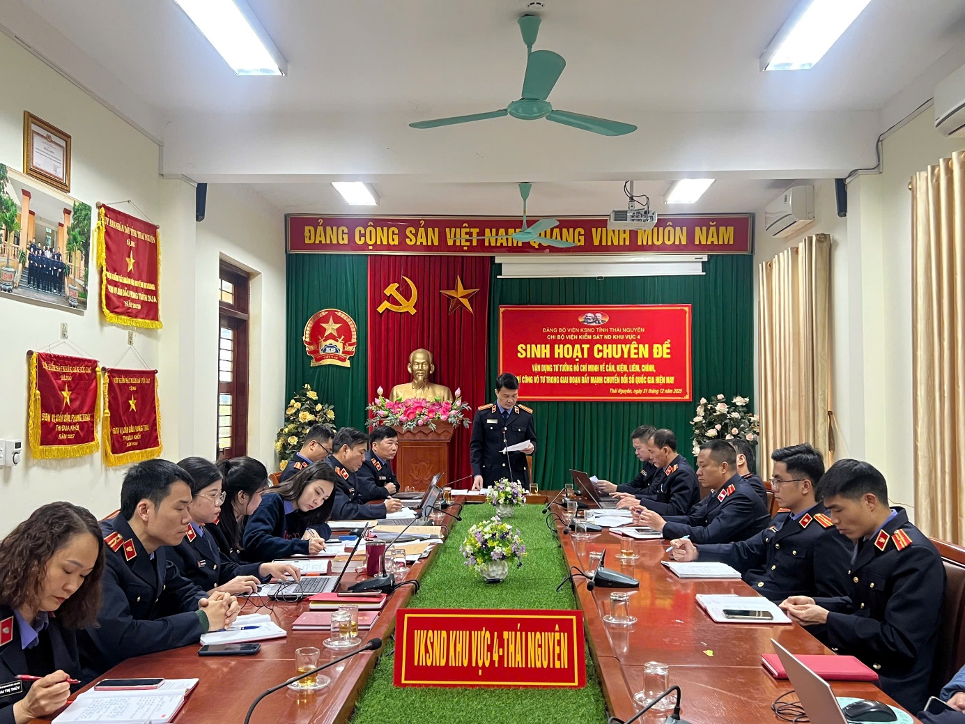 Sinh hoạt chuyên đề “Vận dụng tư tưởng Hồ Chí Minh về cần, kiệm, liêm, chính, chí công vô tư trong giai đoạn đẩy mạnh chuyển đổi số quốc gia hiện nay”