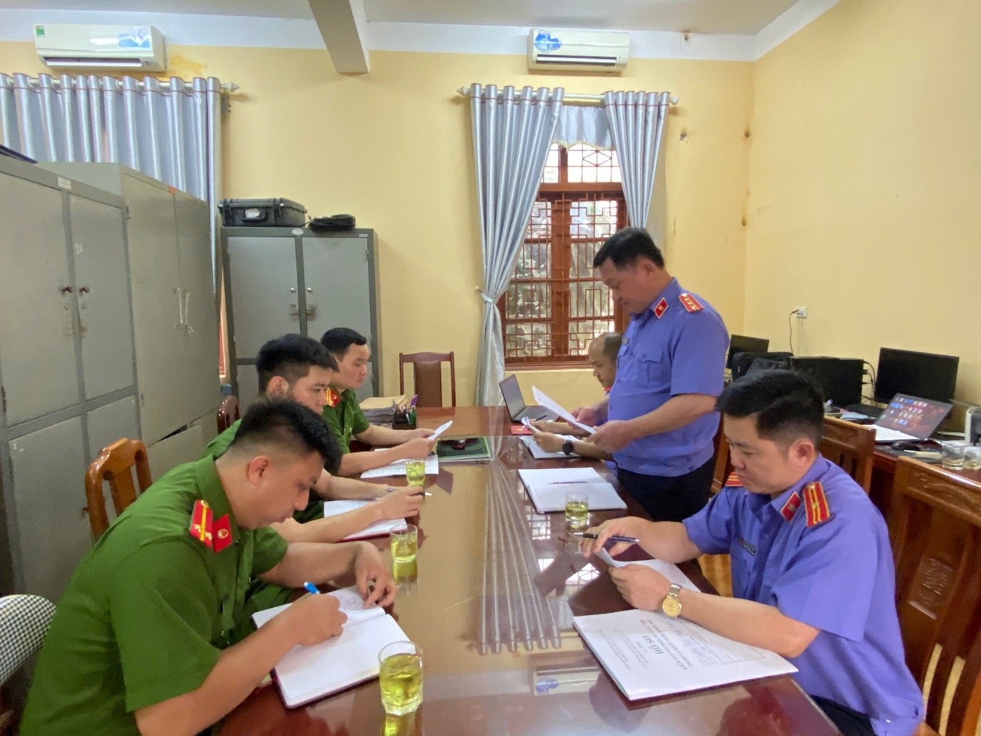 VKSND khu vực 5: Kiểm sát trực tiếp nhận, giải quyết tin báo, tố giác về tội phạm, kiến nghị khởi tố đối với Công an xã Võ Nhai rút gọn