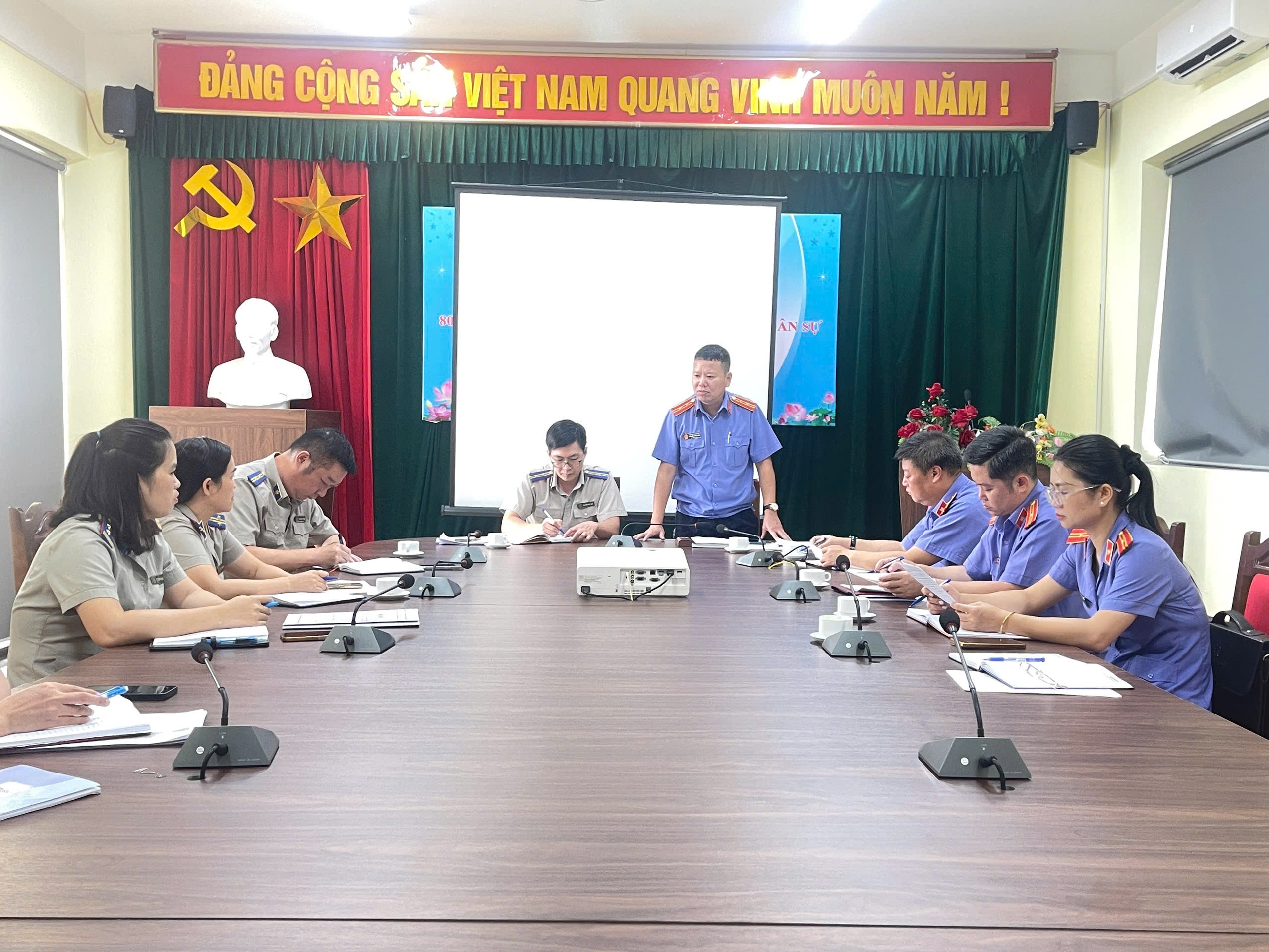 VKSND khu vực 5: Tiến hành kiểm sát trực tiếp công tác thi hành án dân sự tại Phòng thi hành án dân sự Khu vực 5-Thái Nguyên