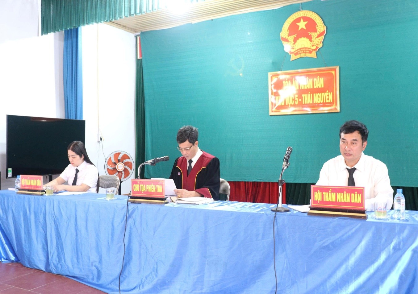 VKSND khu vực 5 phối hợp  tòa án nhân dân cùng cấp tổ chức phiên tòa lưu động 