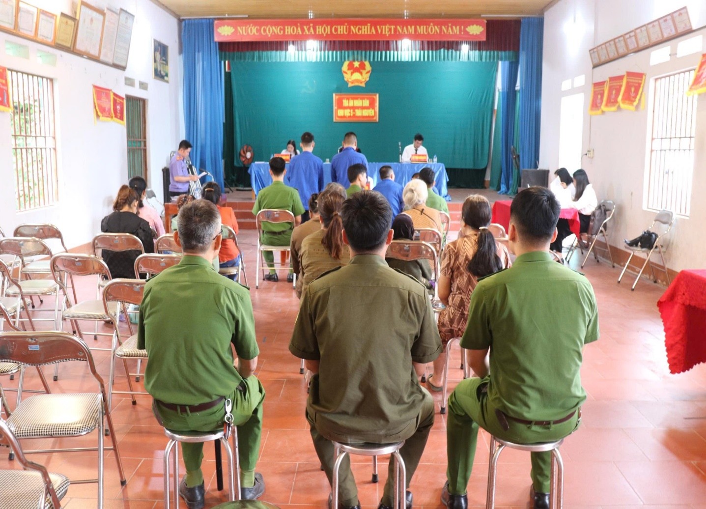 VKSND  khu vực 5 phối hợp với TAND dân cùng cấp tổ chức phiên tòa xét xử lưu động
