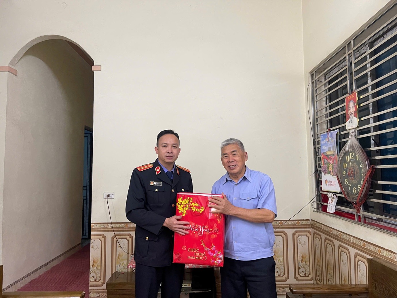 VKSND khu vực 9 thăm hỏi, tặng quà cán bộ hưu trí nhân dịp xuân bính ngọ 2026