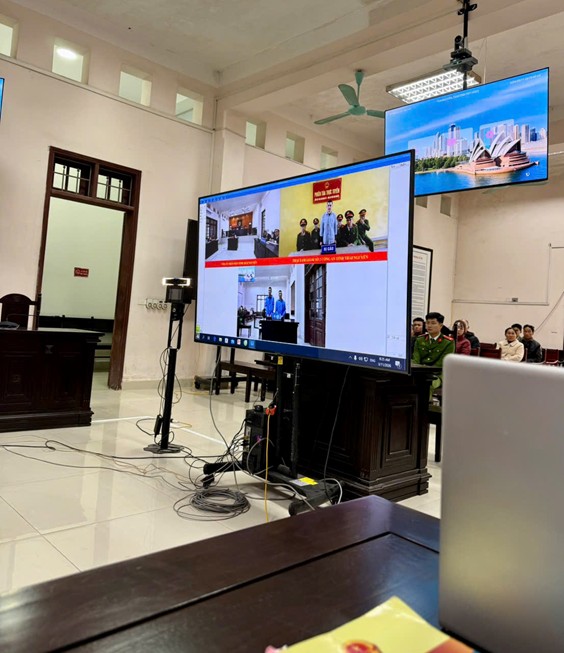 Phòng 1 phối hợp với tòa hình sự tổ chức phiên tòa xét xử trực tuyến và rút kinh nghiệm