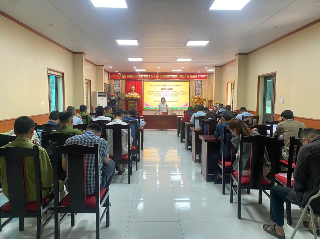 Họp tổ công tác đăng ký đất đai, lập hồ sơ địa chính và xây dựng cơ sở dữ liệu đất đai trên địa bàn xã Thanh Mai