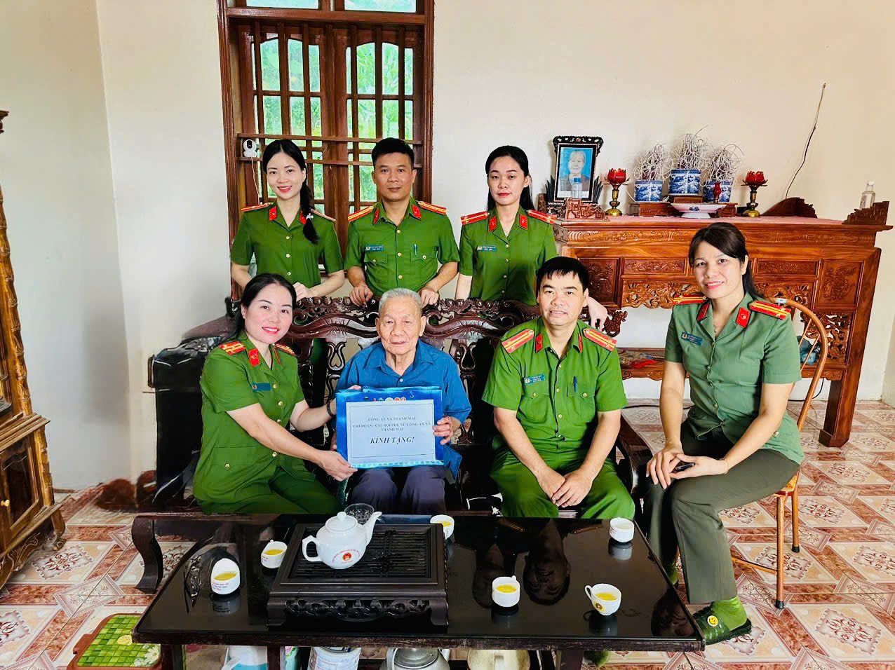 Anh-tin-bai