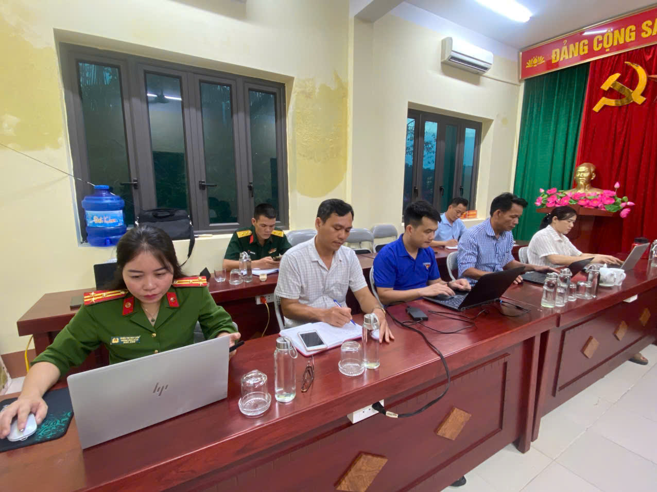 Anh-tin-bai