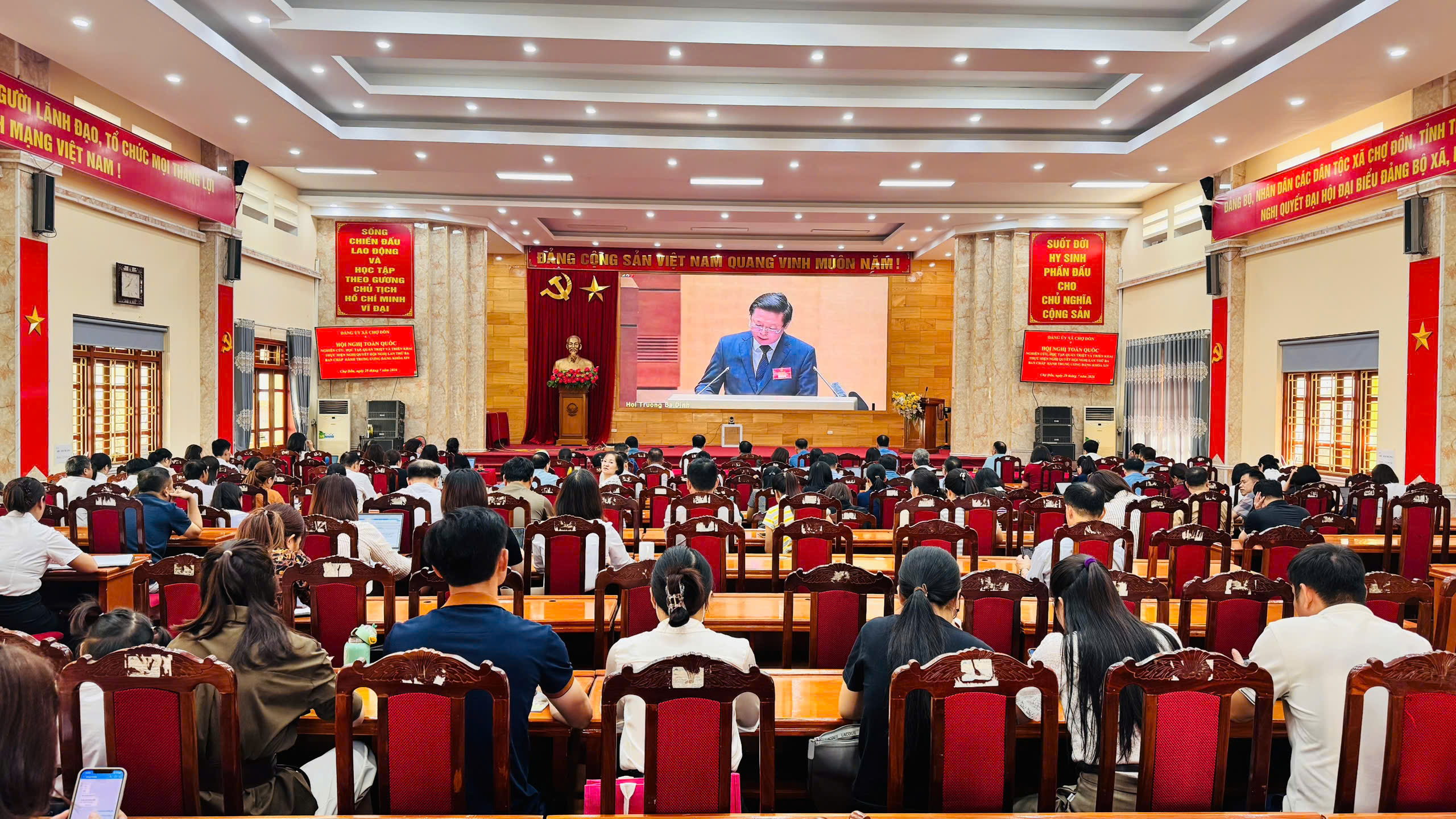 Xã Chợ Đồn tham dự Hội nghị toàn quốc nghiên cứu, học tập, quán triệt và triển khai thực hiện Nghị quyết hội nghị lần thứ ba Ban chấp hành trung ương Đảng khóa XIV
