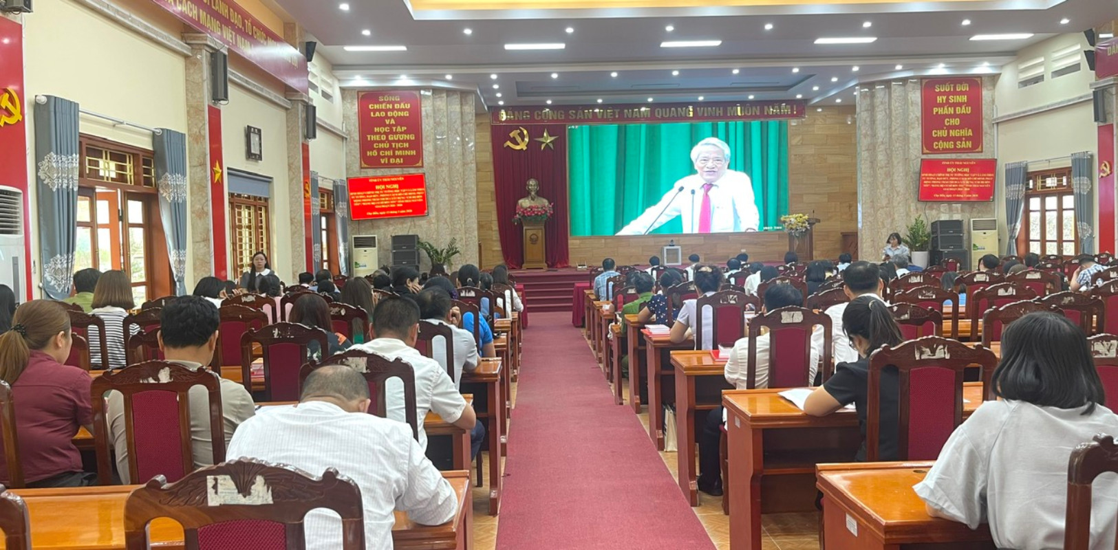 Xã Chợ Đồn dự Hội nghị sinh hoạt chính trị tư tưởng kỷ niệm 90 năm thành lập cơ sở Đảng Cộng sản đầu tiên của tỉnh Thái Nguyên