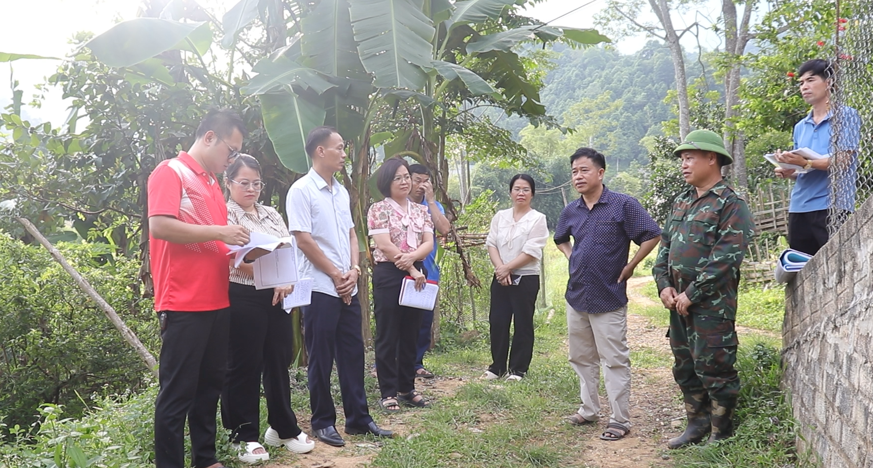 Thường trực HĐND xã Chợ Đồn khảo sát thực tế một số công trình, dự án đầu tư trên địa bàn xã
