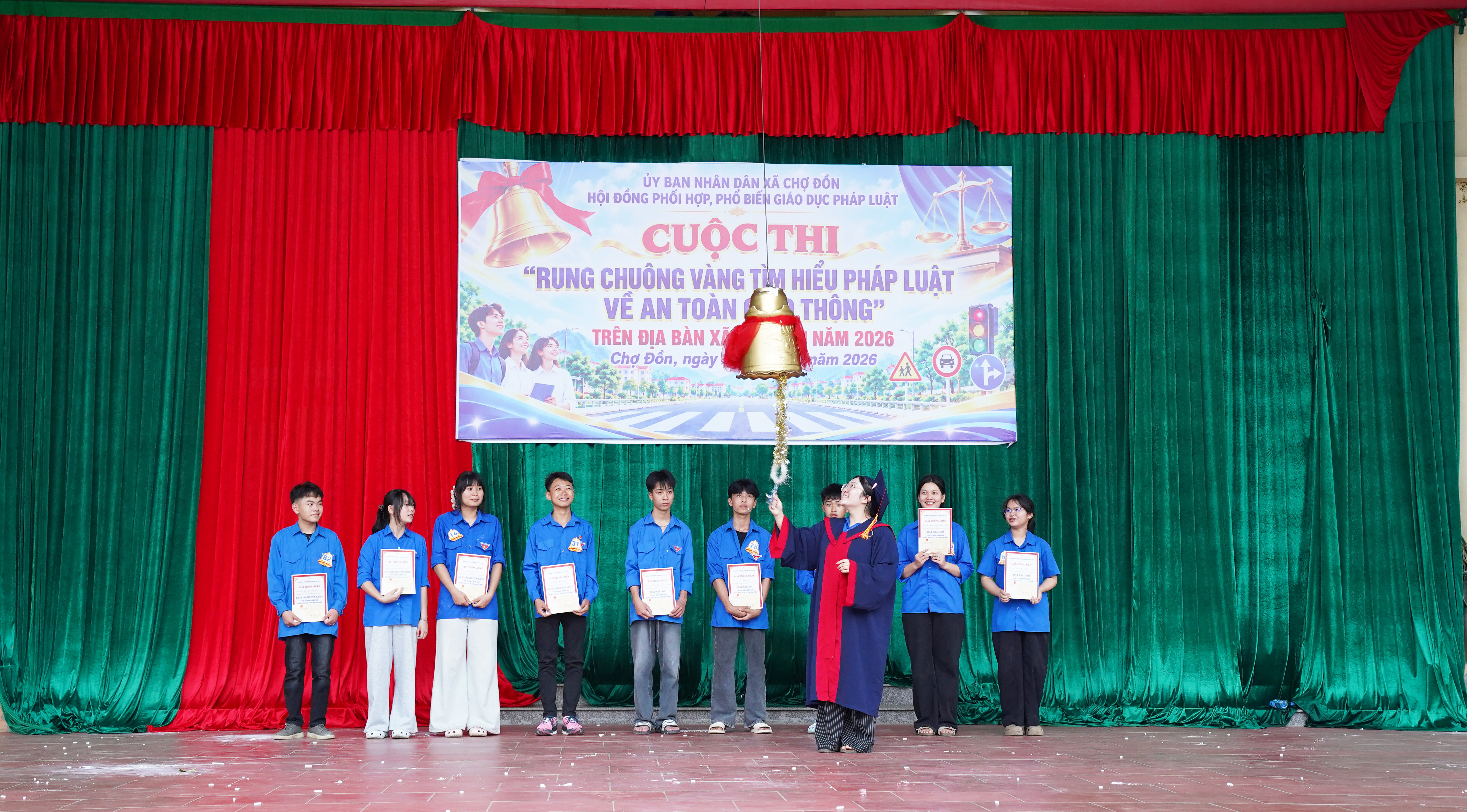 Xã Chợ Đồn sôi nổi cuộc thi ” Rung chuông vàng tìm hiểu pháp luật về an toàn giao thông” năm 2026.